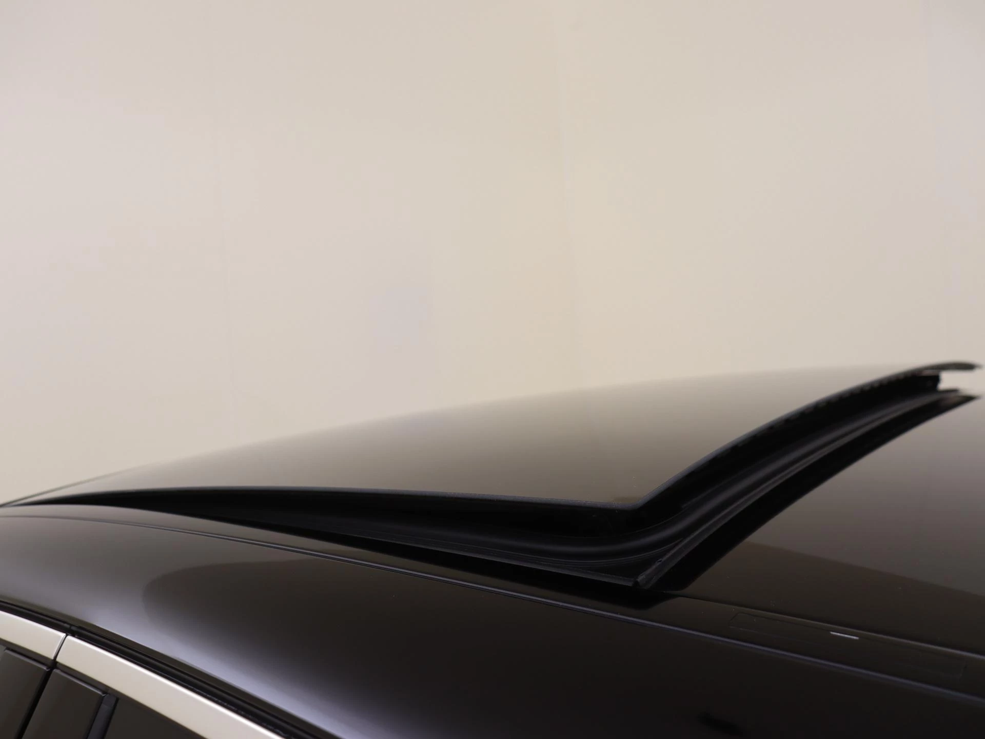 Mercedes-Benz-GLC-image-27