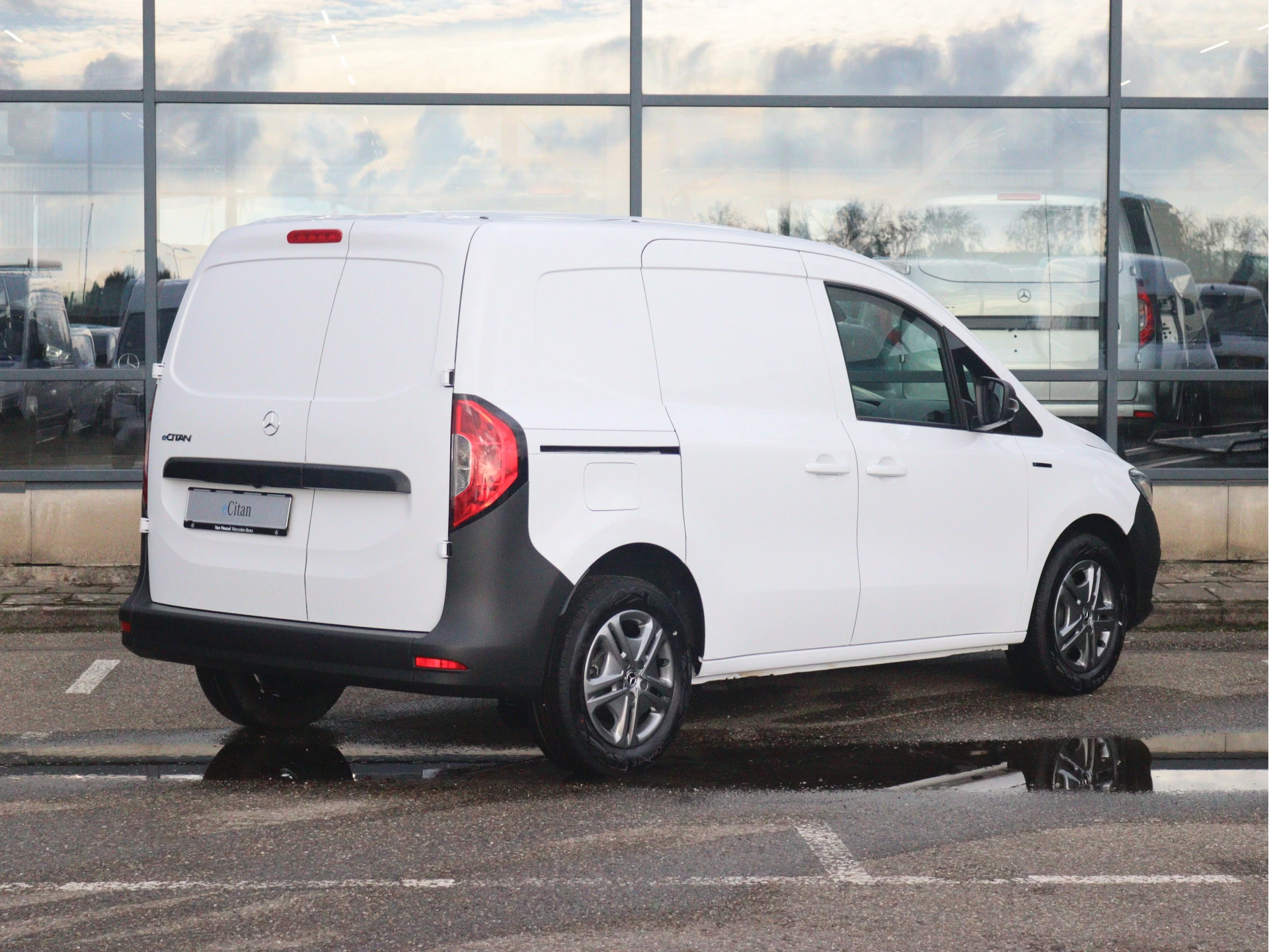 Mercedes-Benz-eCitan-image-1