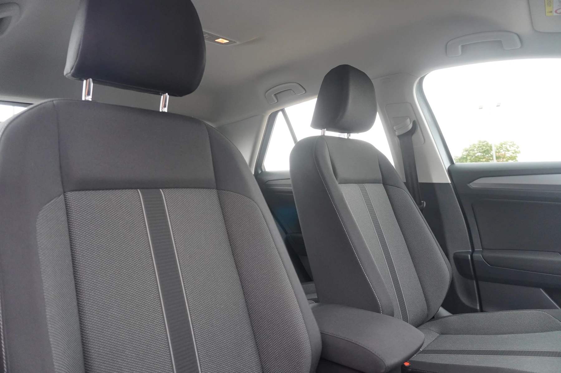 Volkswagen-T-Roc-image-12