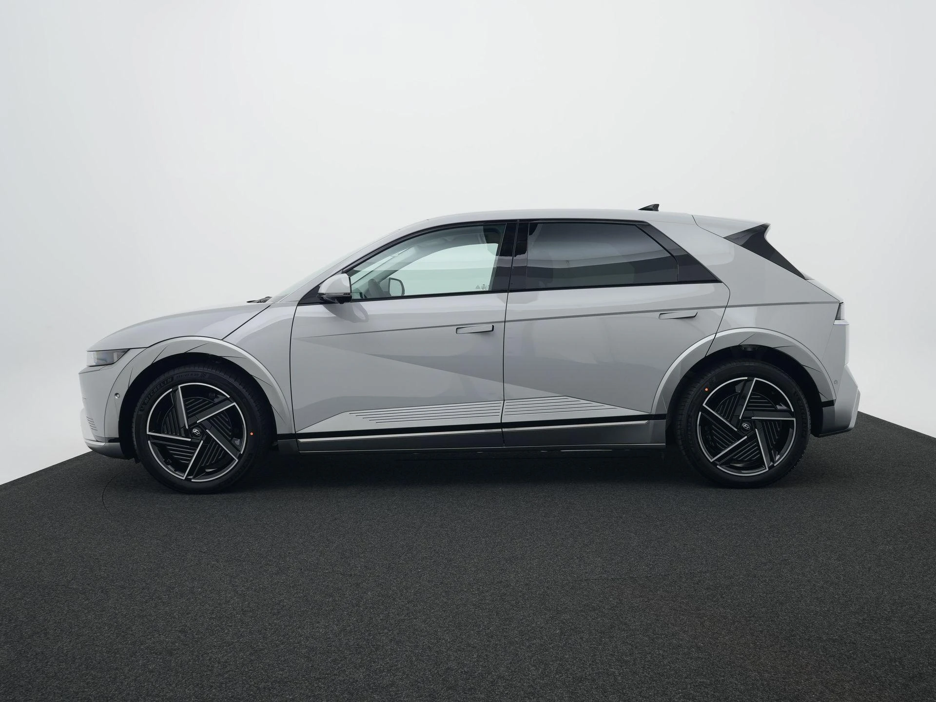 Hyundai-IONIQ 5-image-3