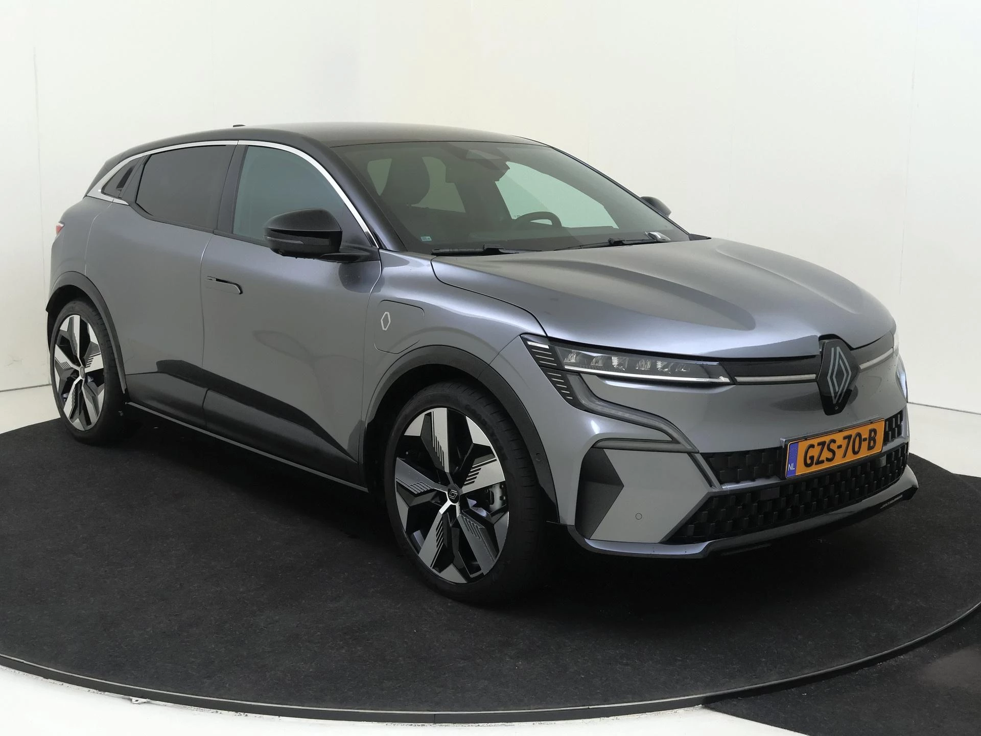 Renault-Megane E-Tech-image-1