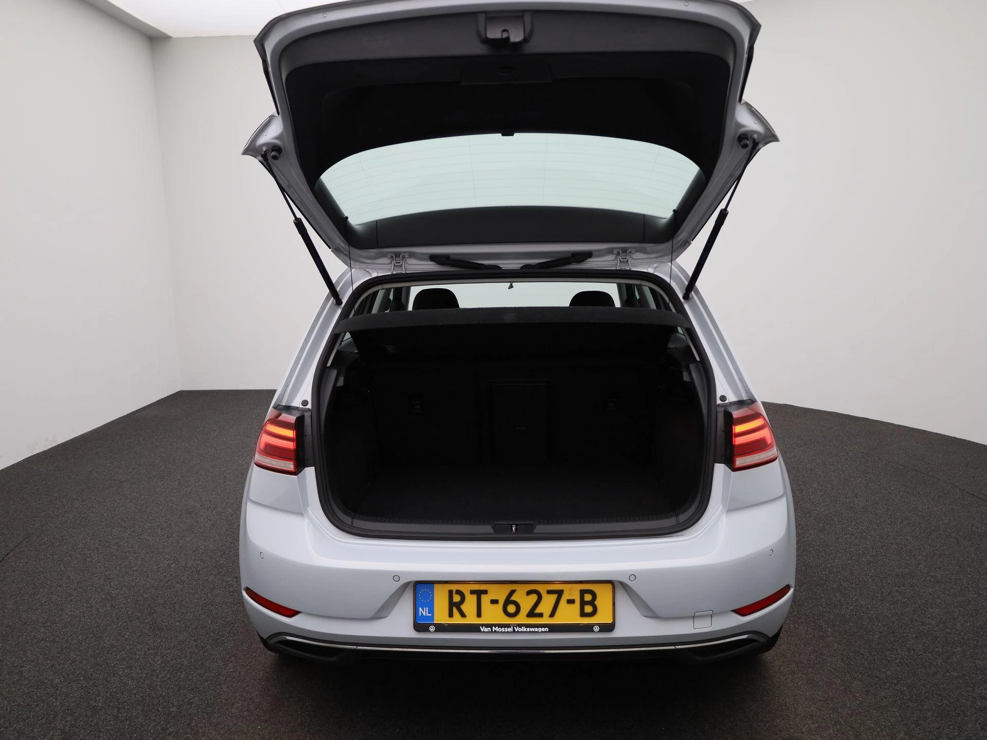 Volkswagen-Golf-image-10