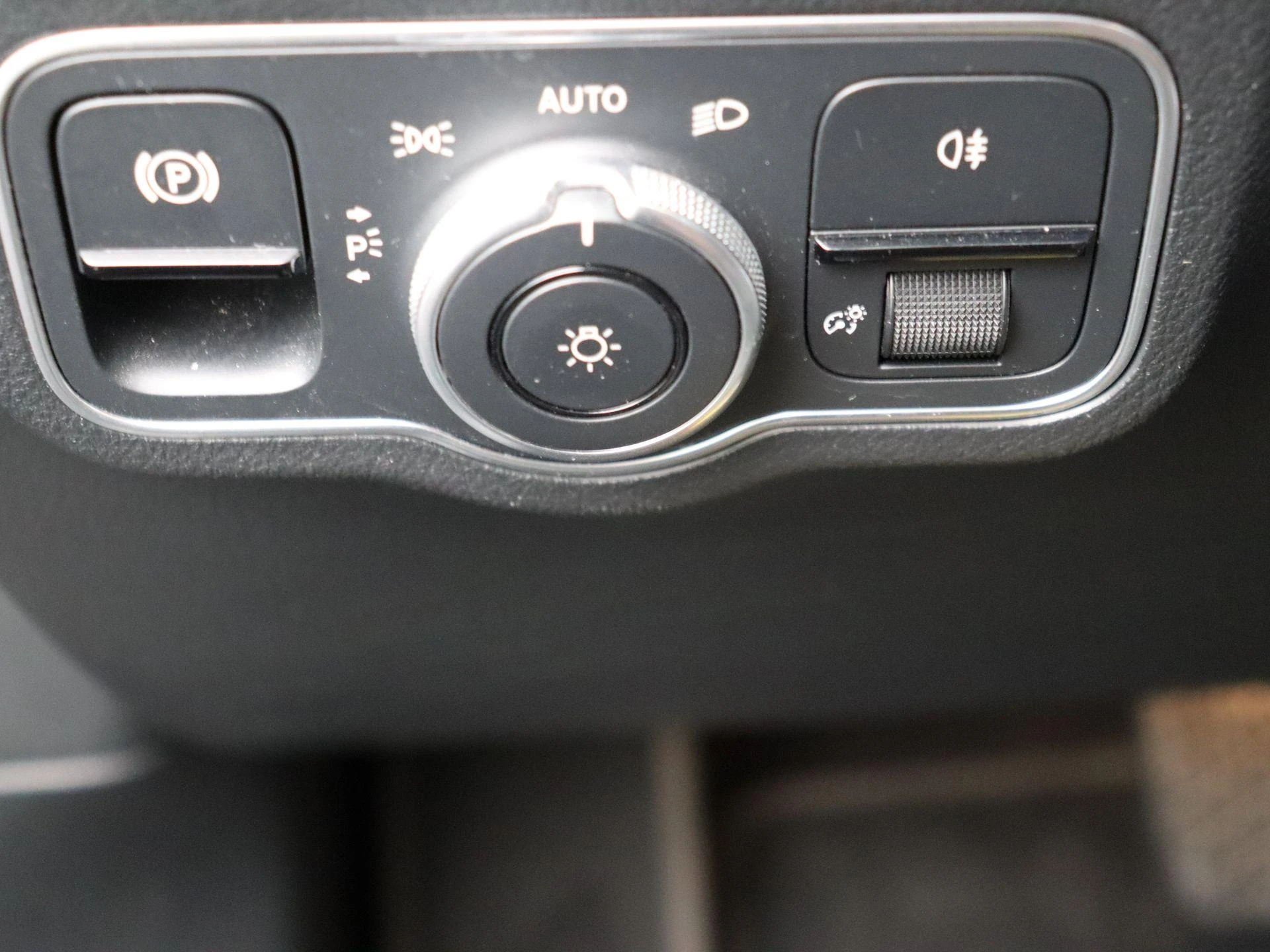 Mercedes-Benz-EQA-image-11