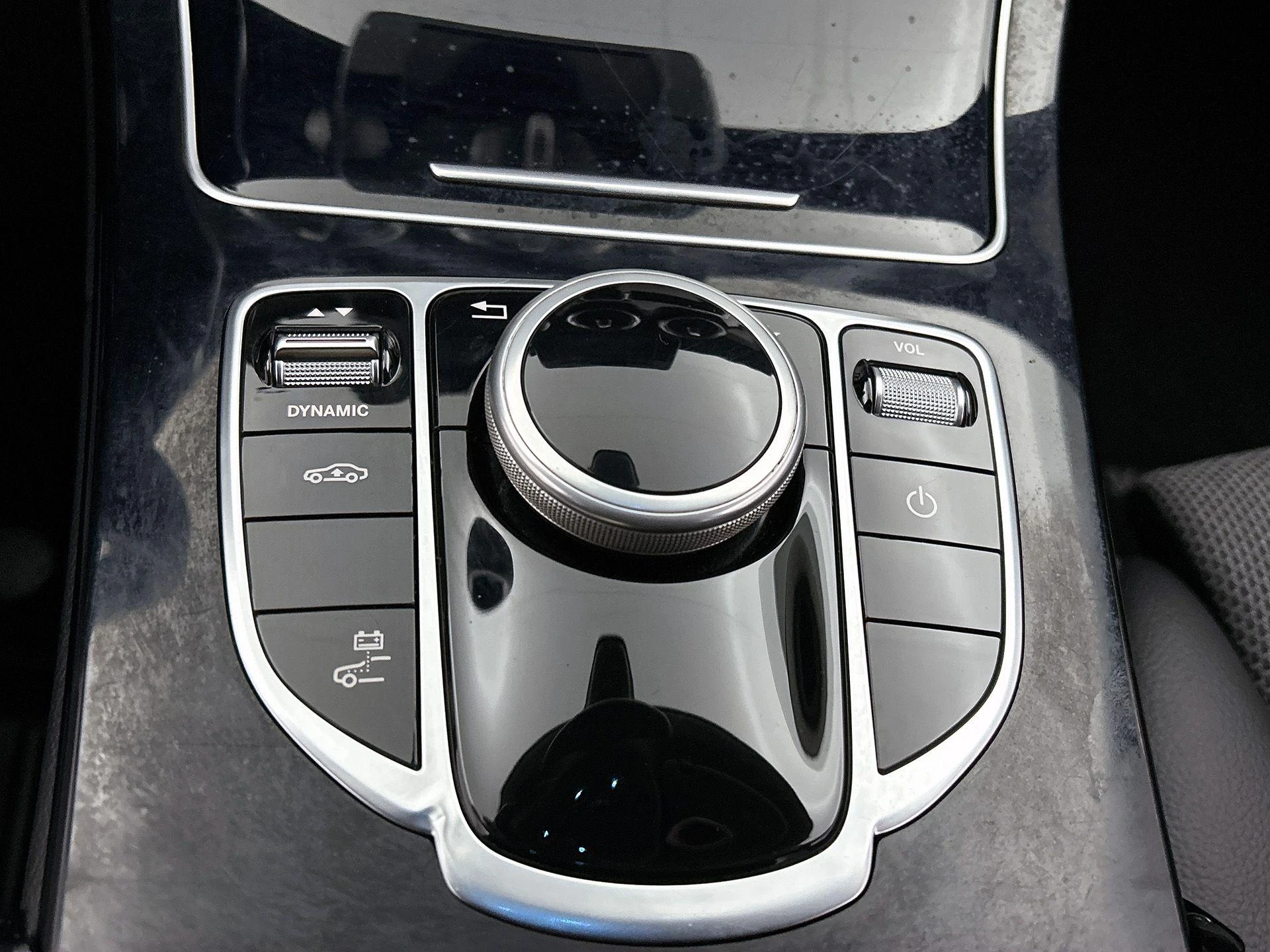 Mercedes-Benz-C-Klasse-image-11