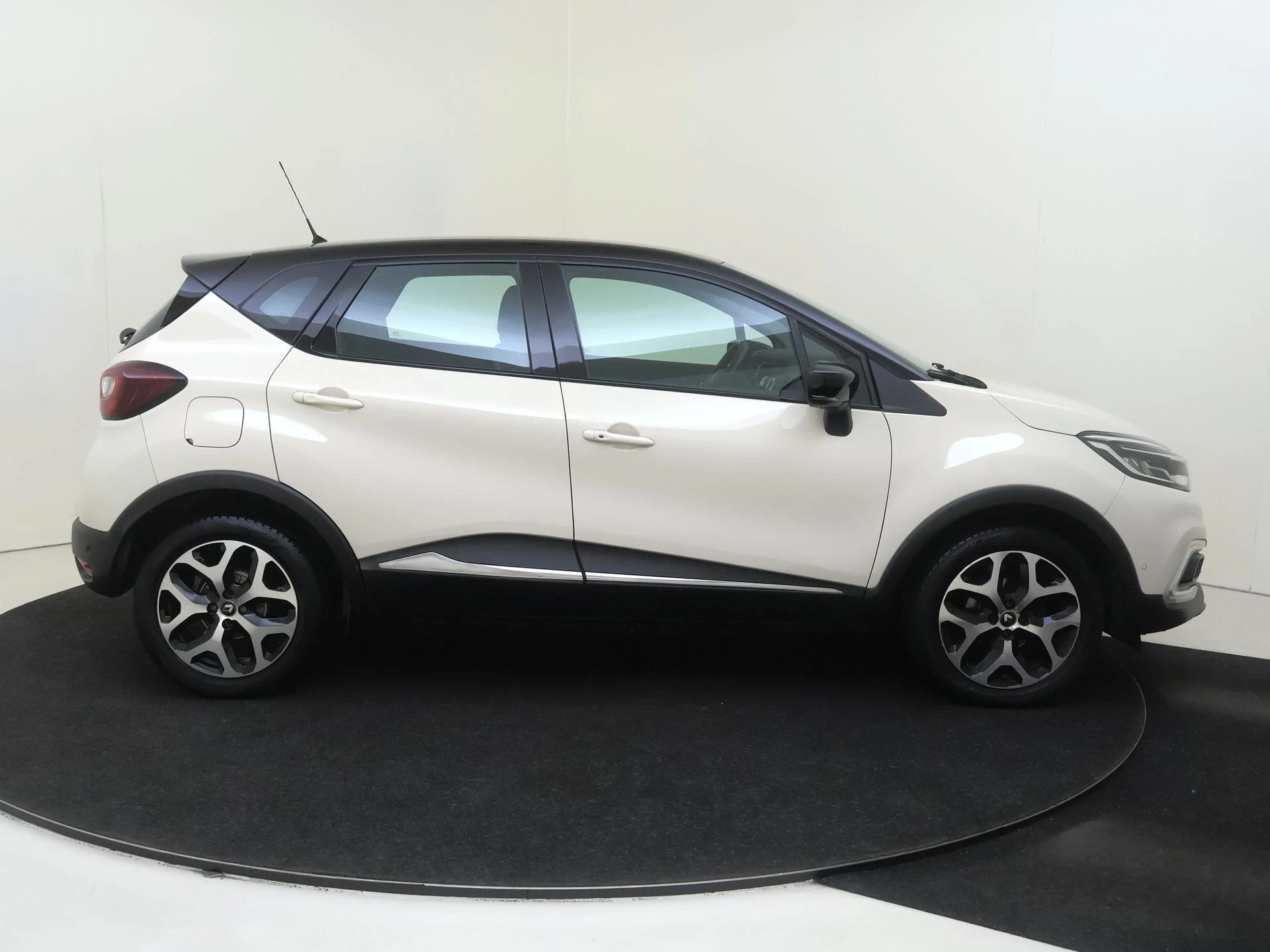 Renault-Captur-image-8