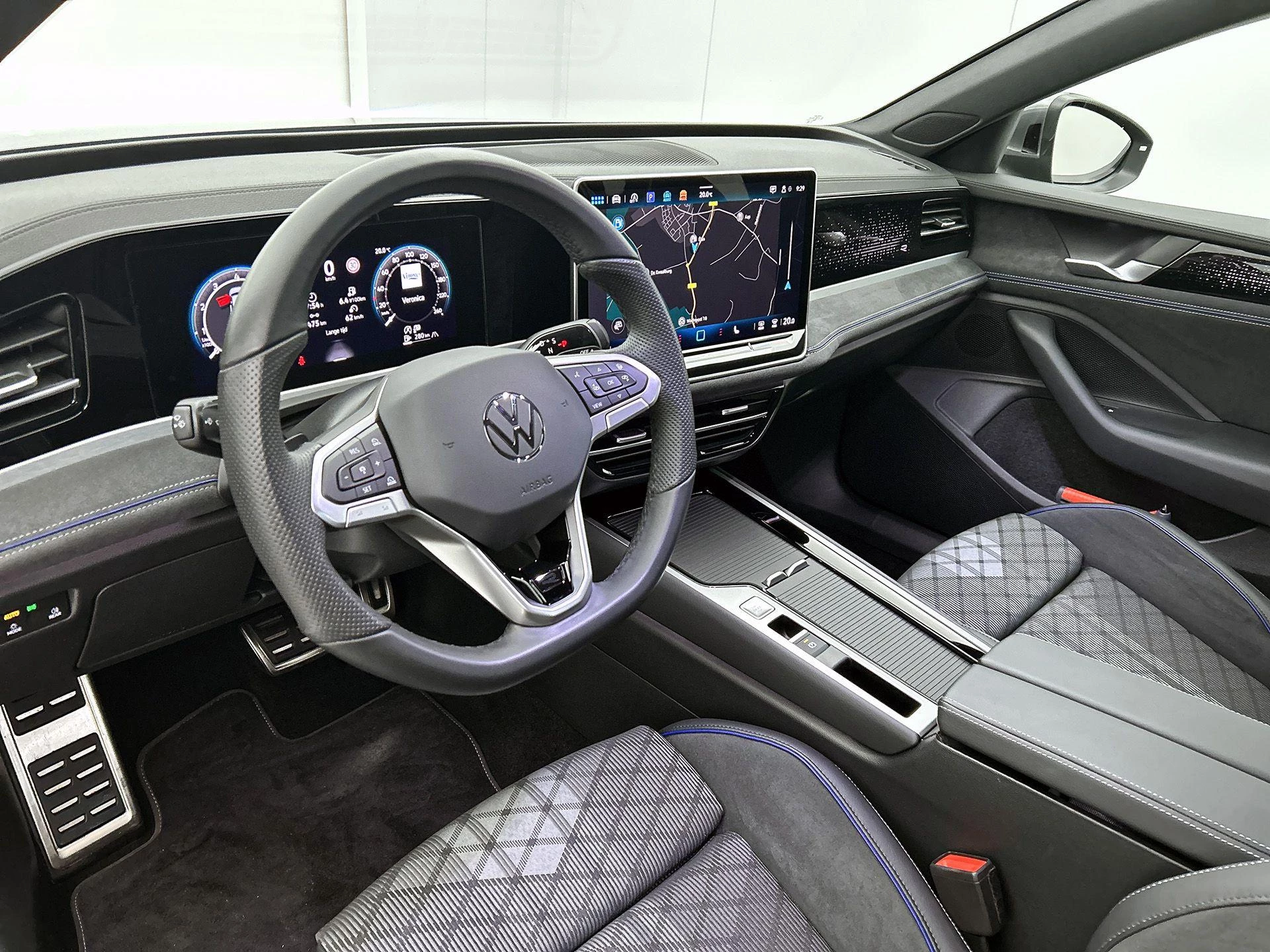 Volkswagen-Passat-image-7
