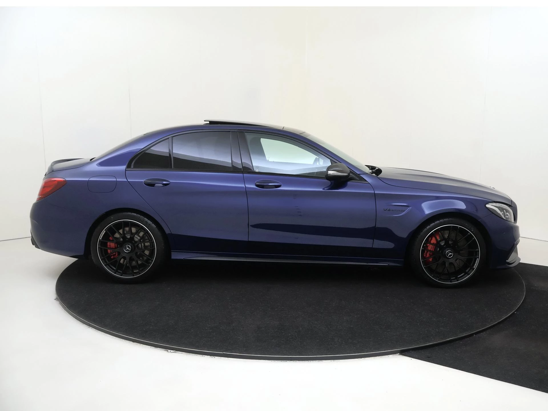 Mercedes-Benz-C-Klasse-image-8