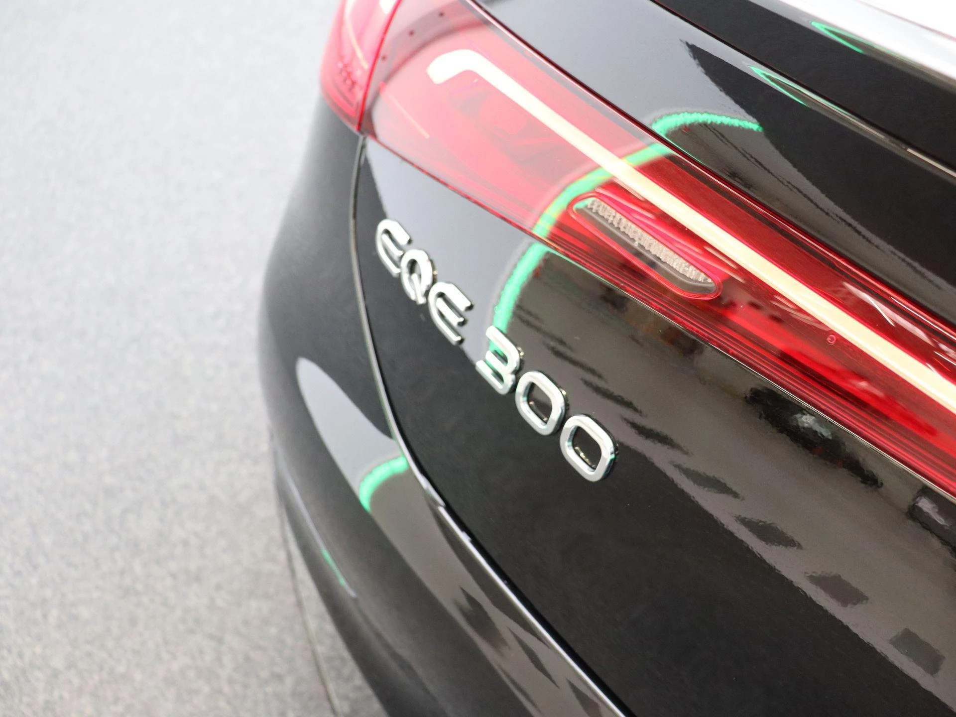Mercedes-Benz EQE 300 AMG Line + PANORAMISCH DAK + CARPLAY + CAMERA +