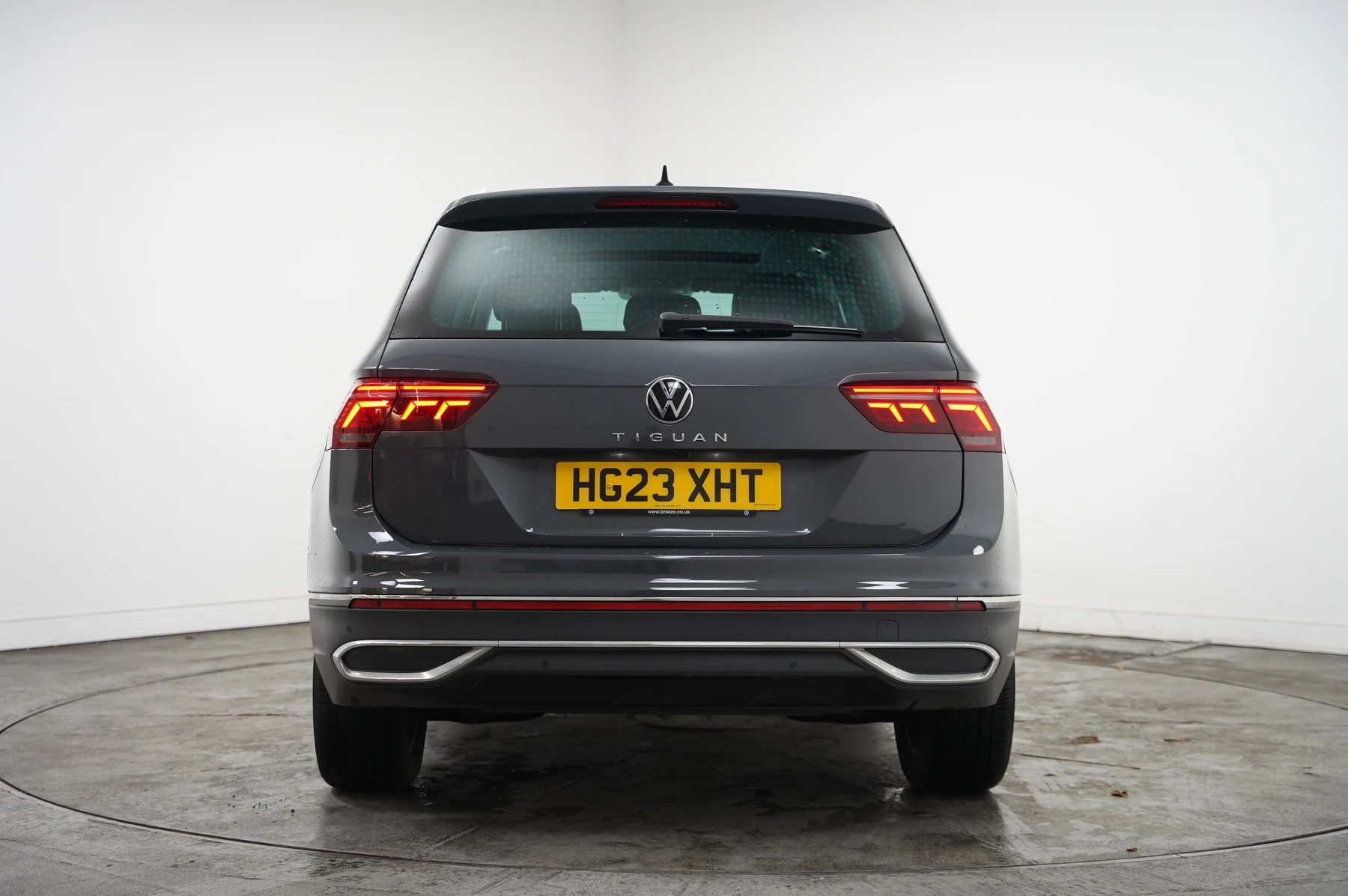 Volkswagen-Tiguan-image-13