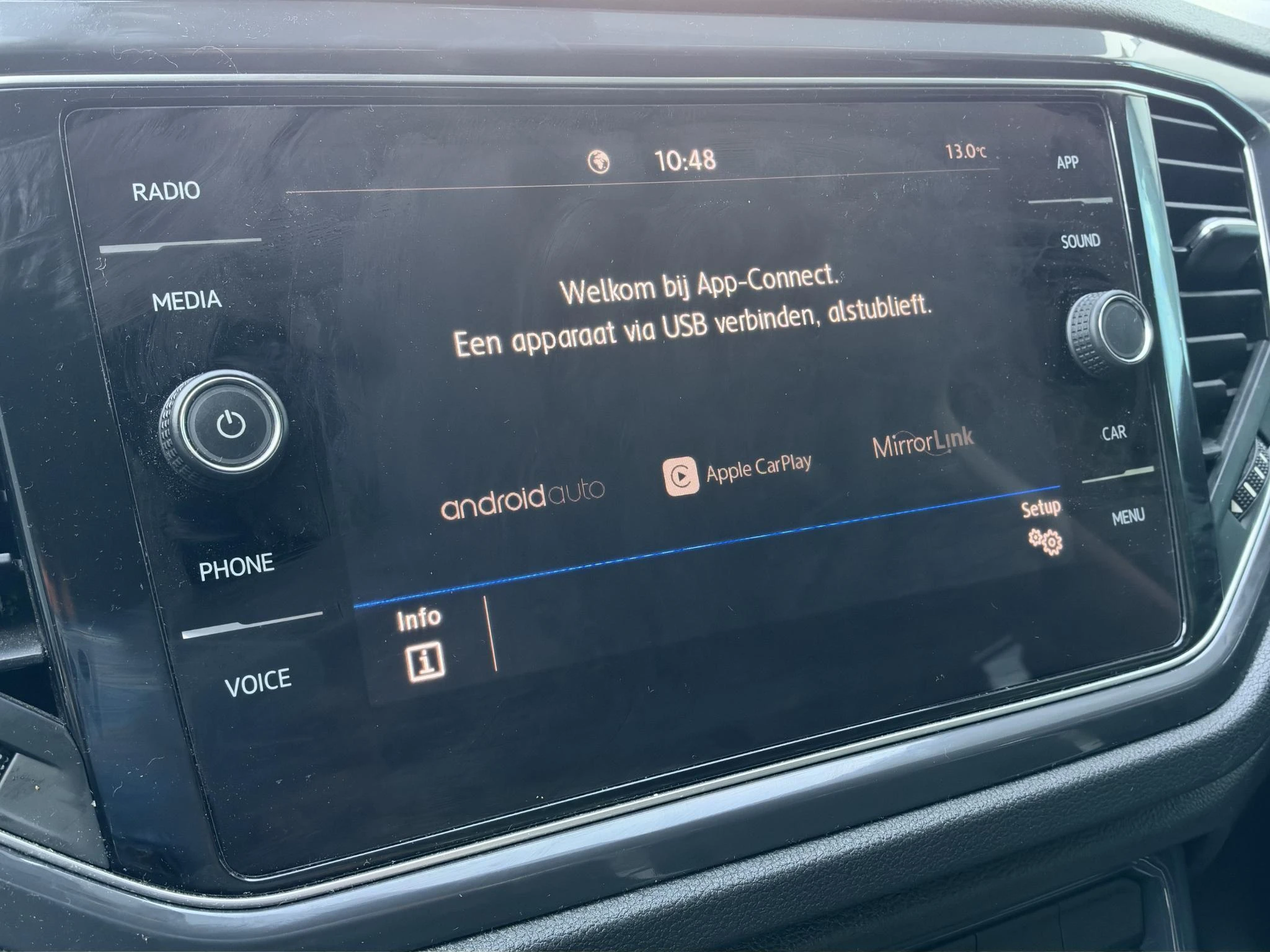 Volkswagen-T-Roc-image-7