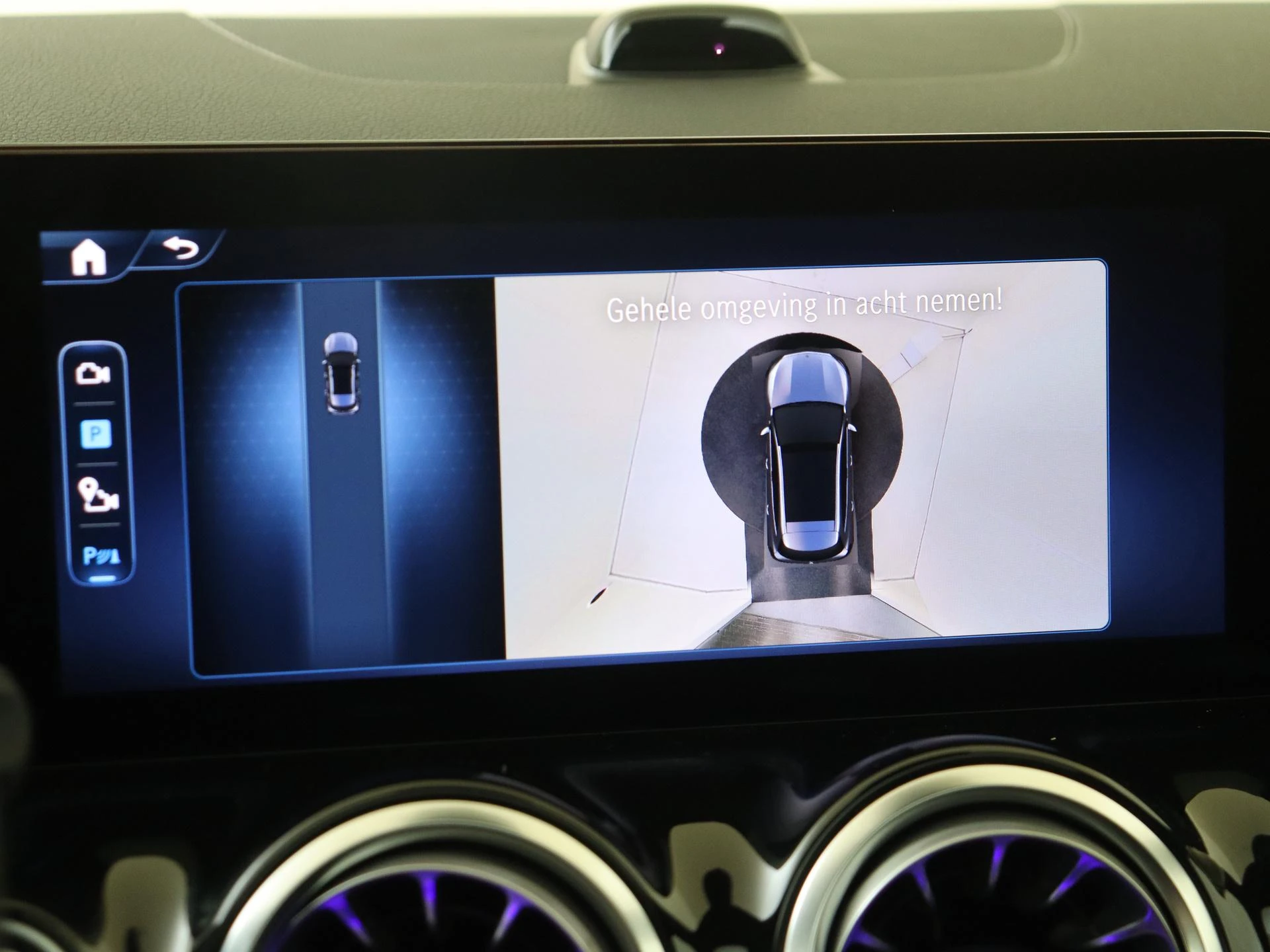 Mercedes-Benz-GLA-image-18