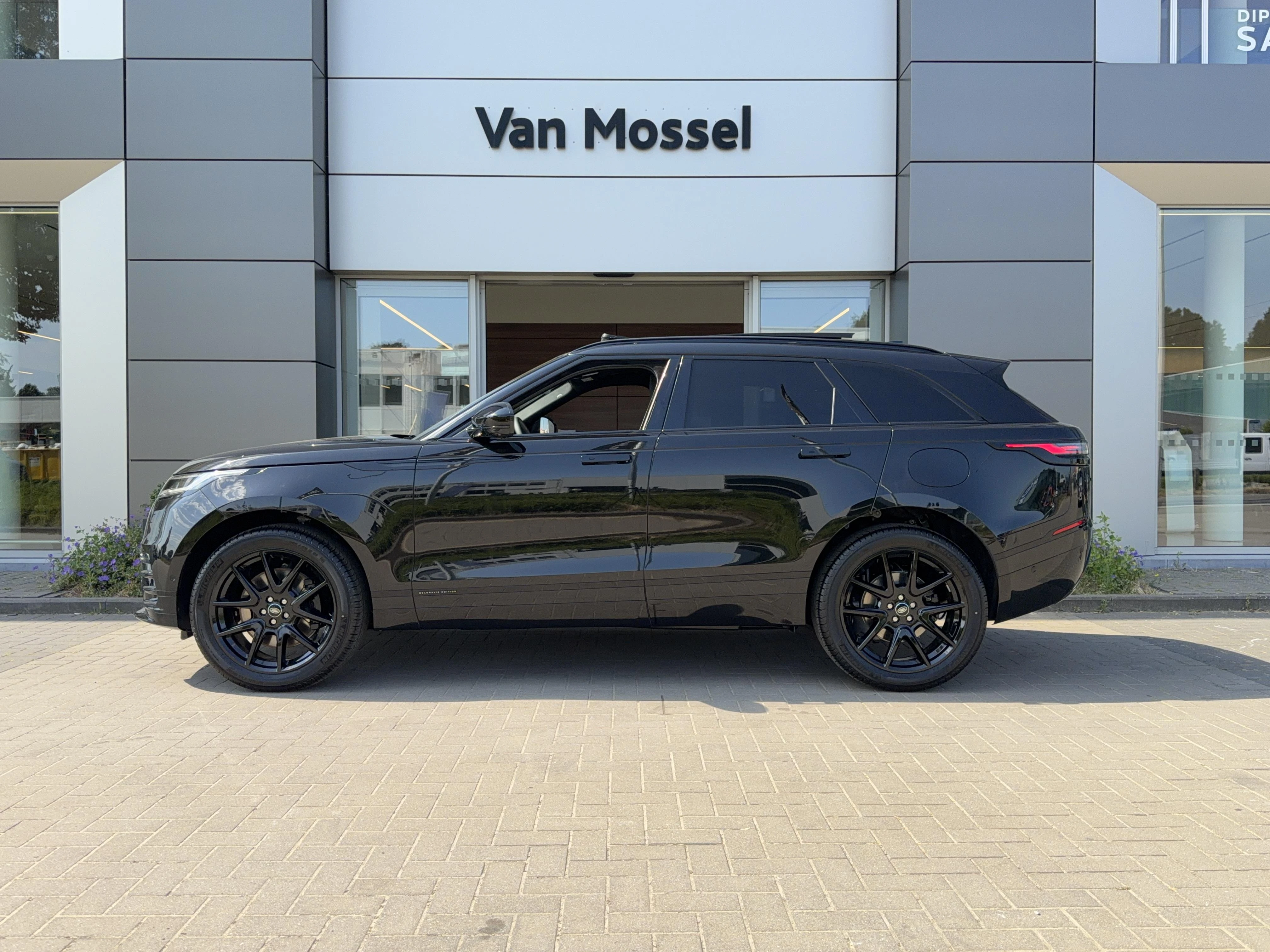Land Rover Range Rover Velar P400e Belgravia AWD Auto. 26.75MY