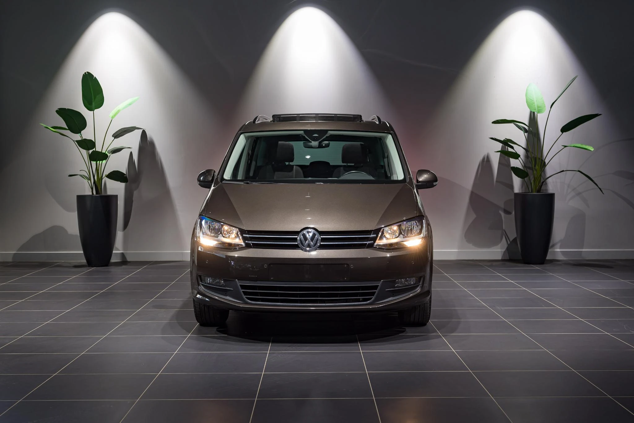 Volkswagen-Sharan-image-1
