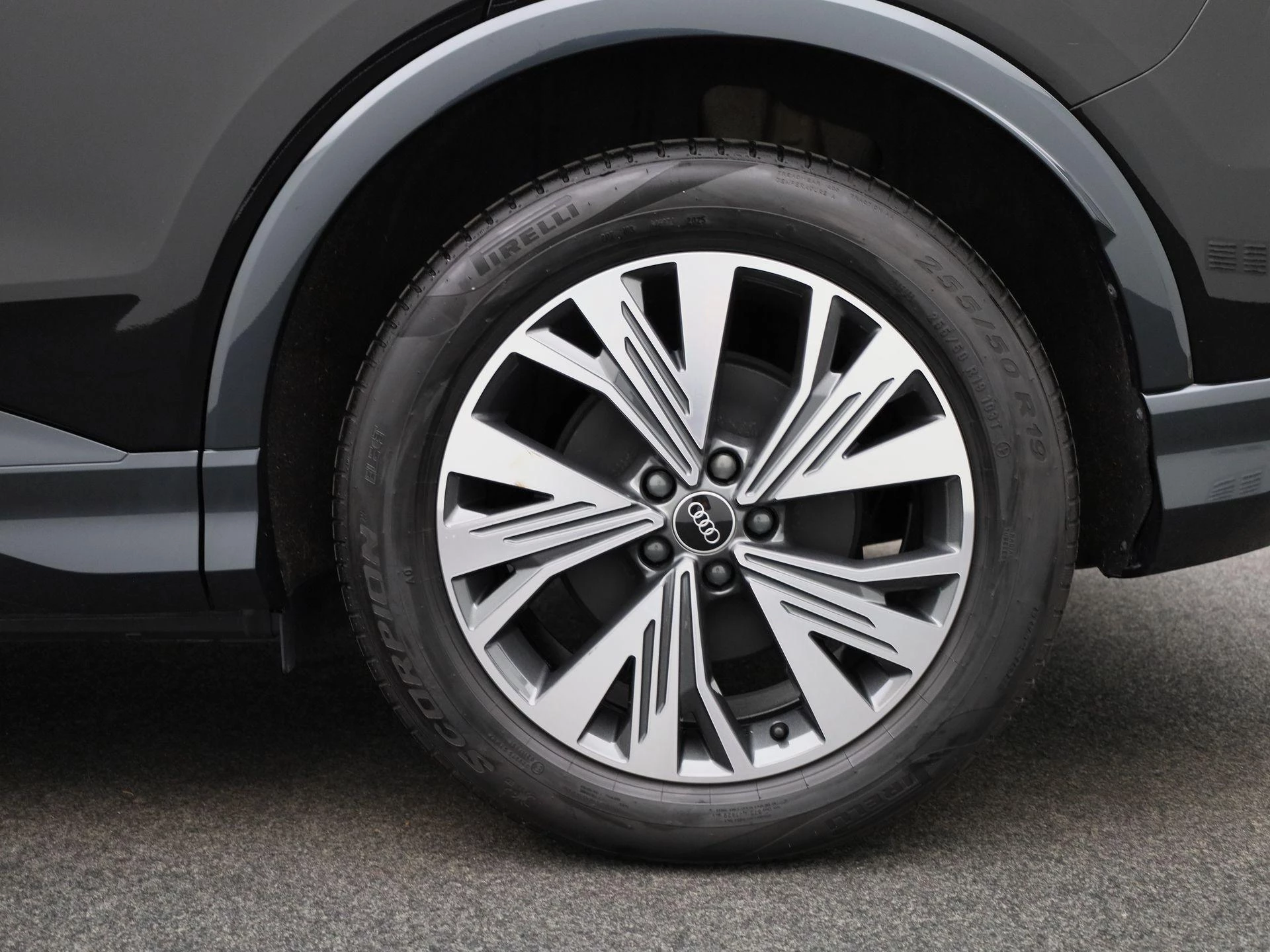 Audi-Q4 e-tron-image-12