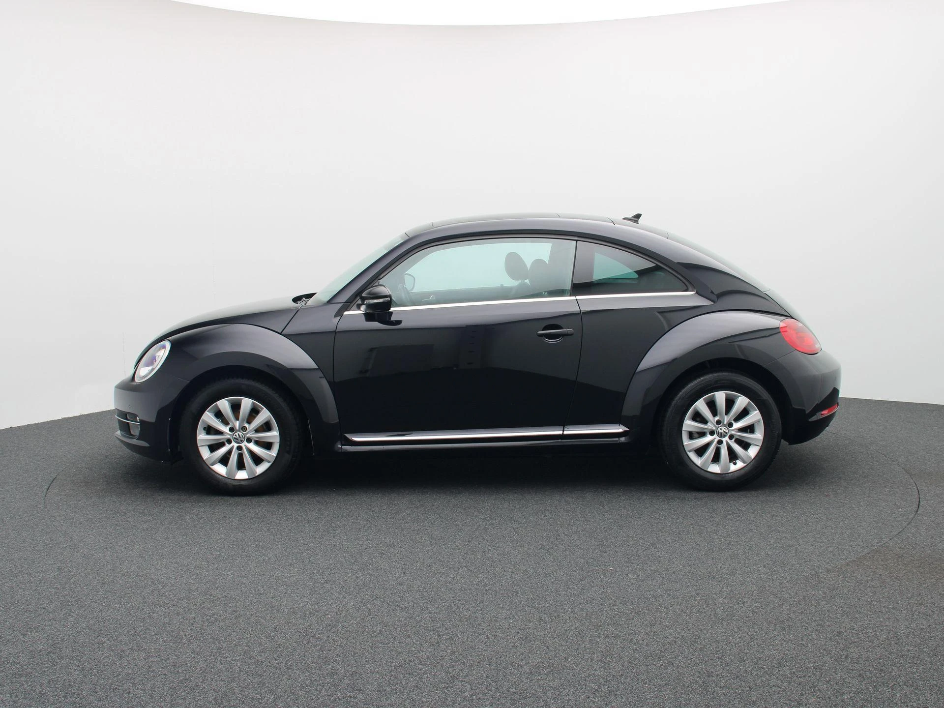 Volkswagen-Beetle-image-3