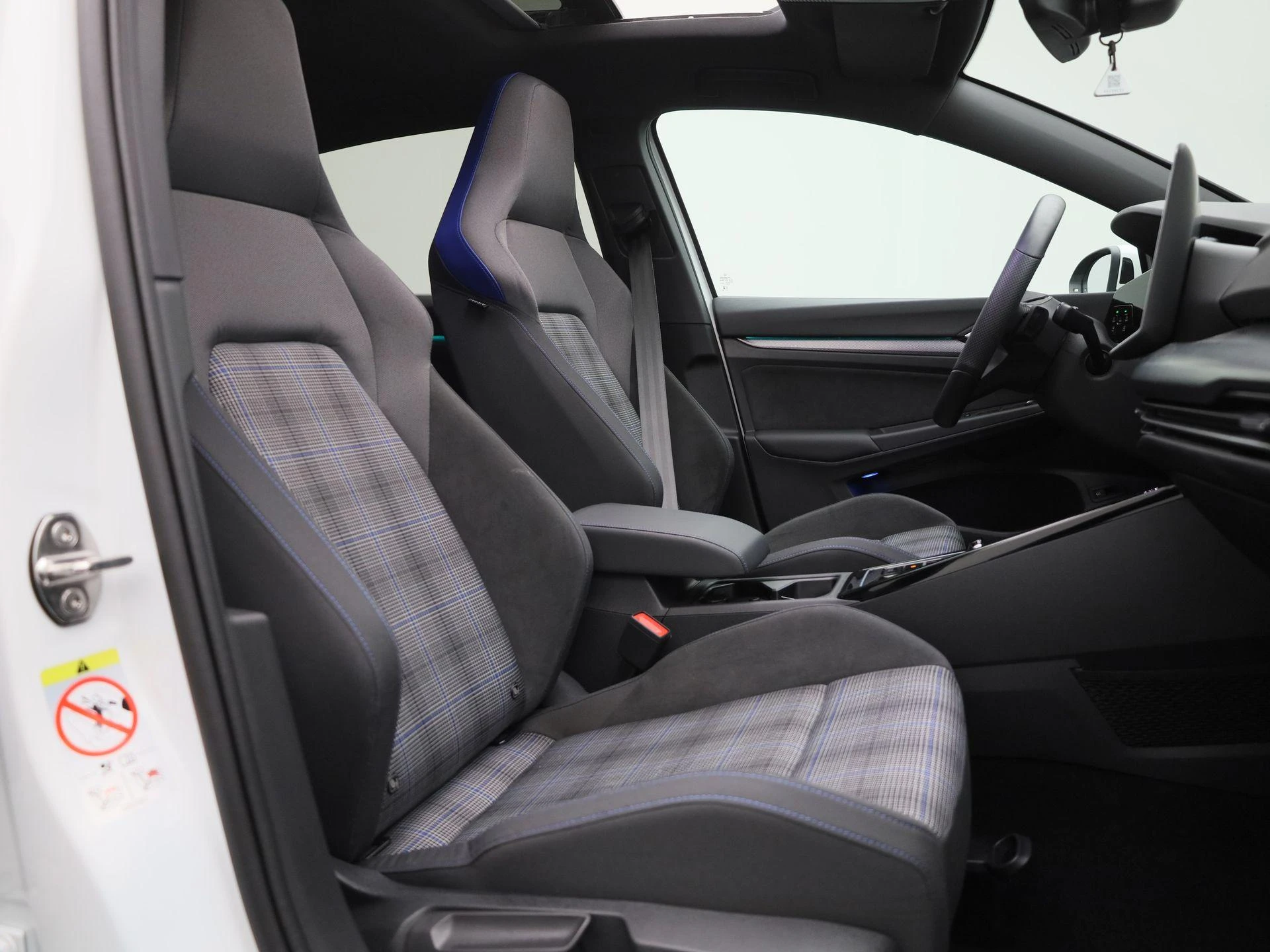 Volkswagen-Golf-image-37