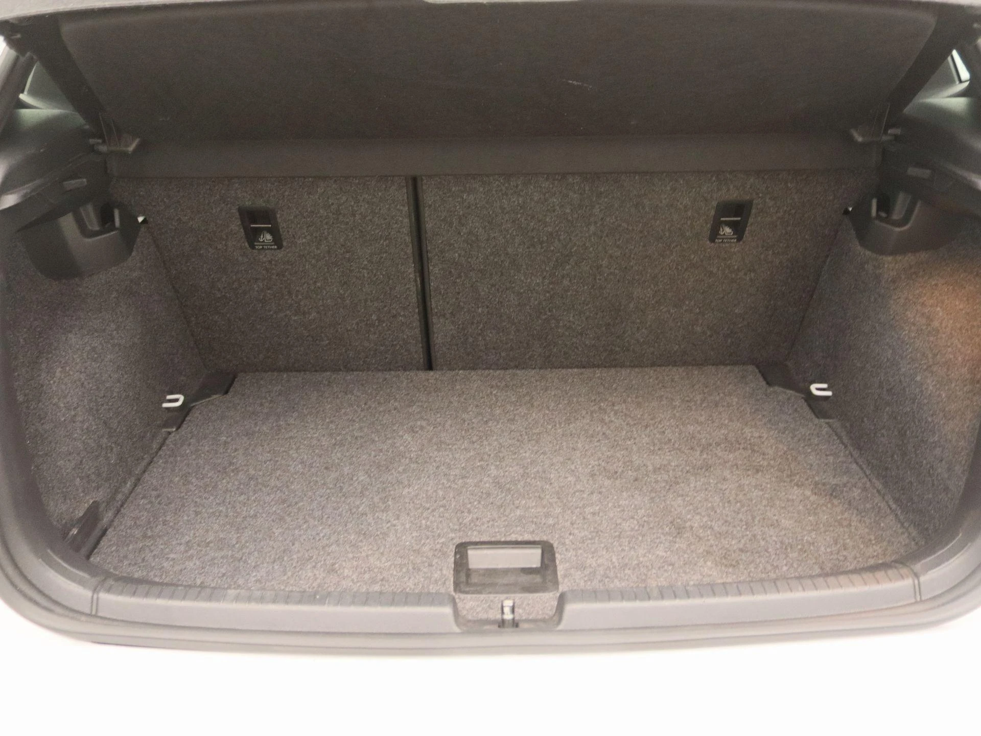 Volkswagen-Polo-image-13