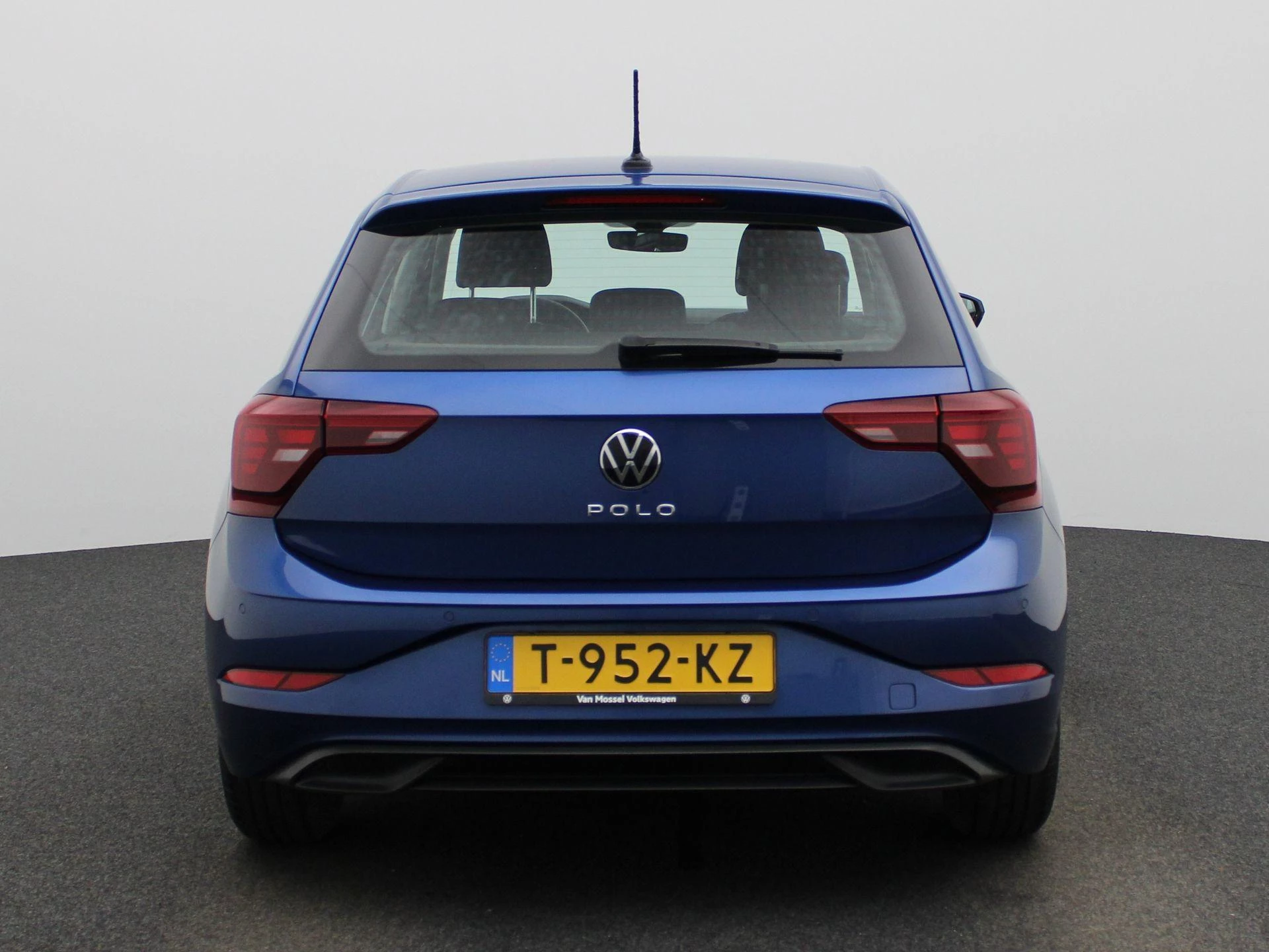 Volkswagen-Polo-image-4