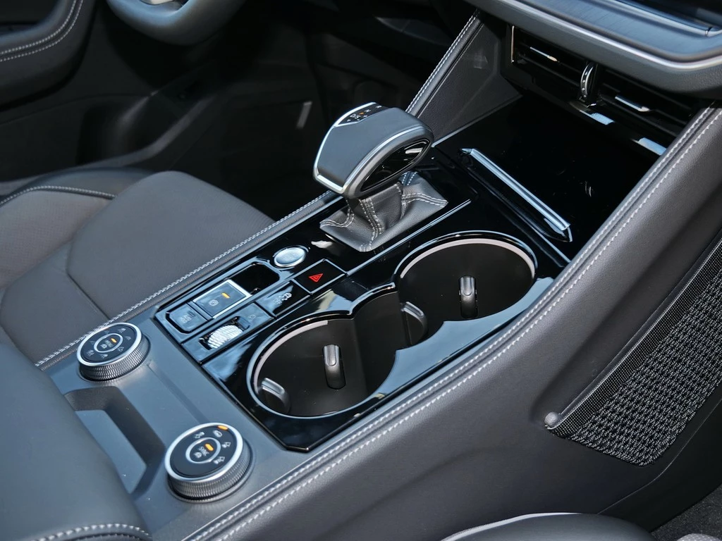 Volkswagen-Touareg-image-9