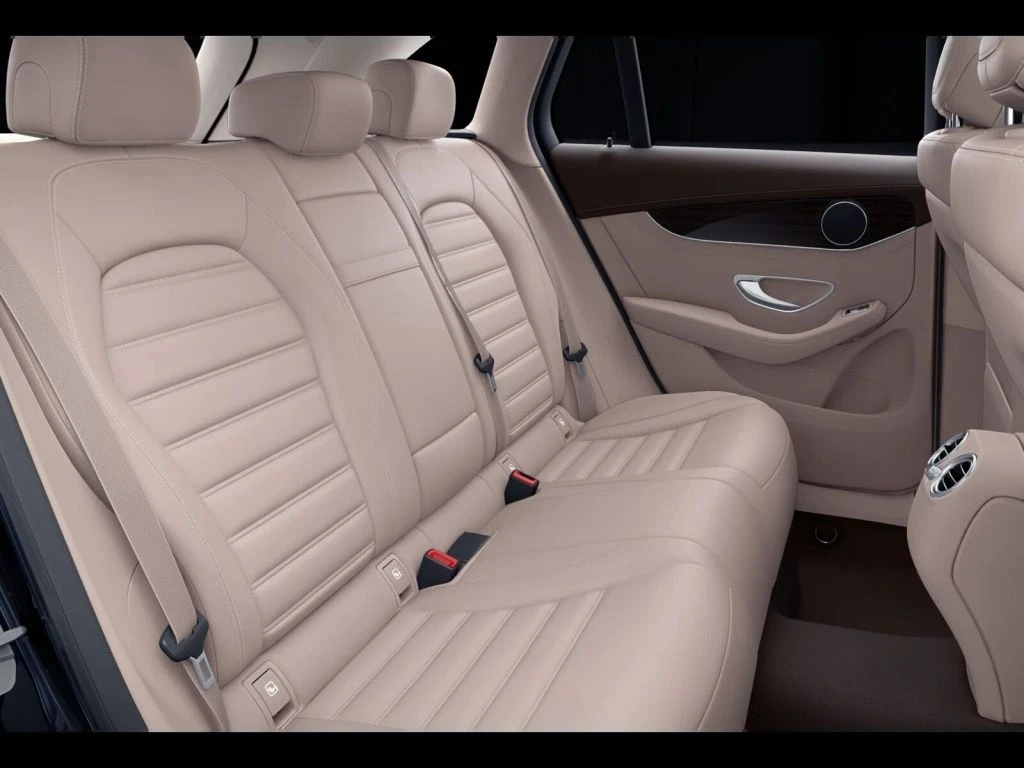 Mercedes-Benz-GLC 300 de-image-11