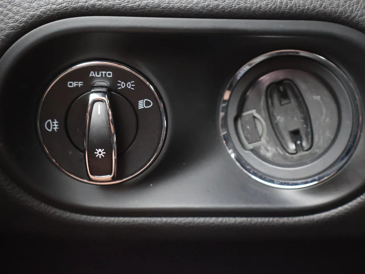Porsche Macan 2.0 Turbo PDK *NAVI*APP CONNECT*LEDER*ALCANTARA*CAMERA*BLTH*CRUISE*...