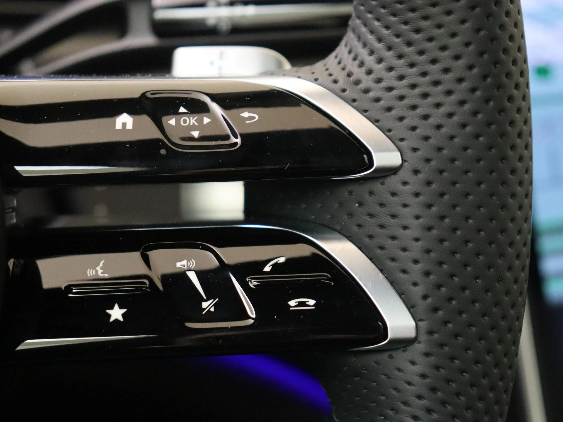 Mercedes-Benz-EQE-image-13