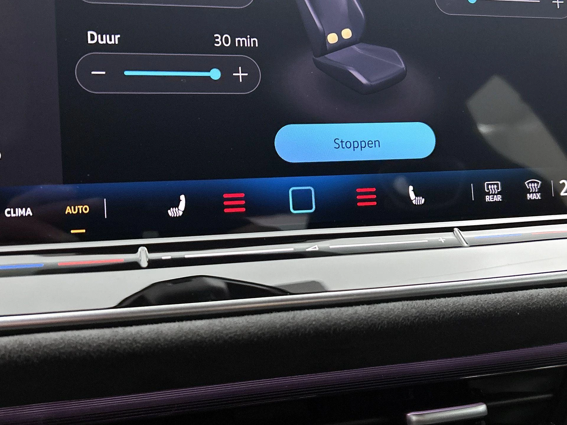 Volkswagen-Passat-image-12