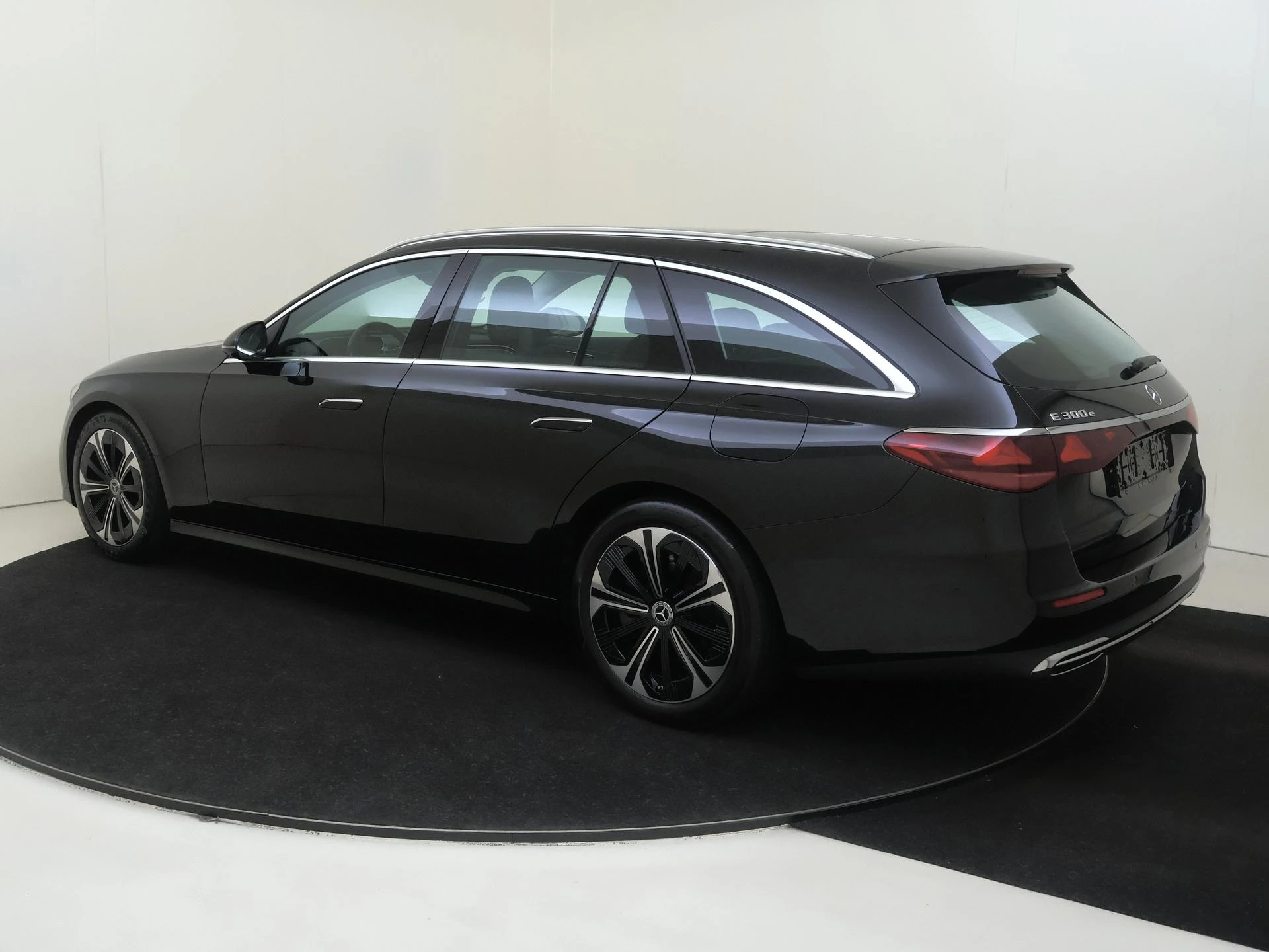Mercedes-Benz-E-Klasse-image-2