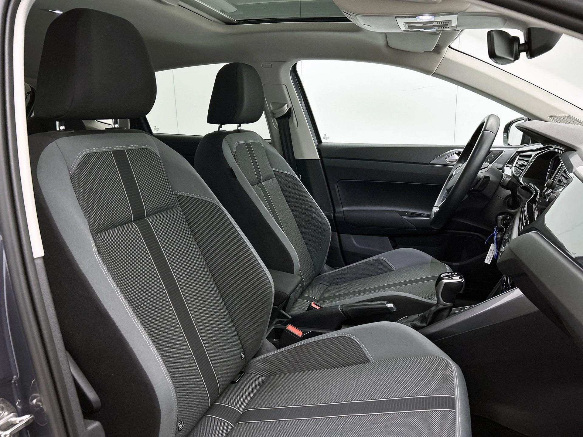 Volkswagen-Polo-image-33