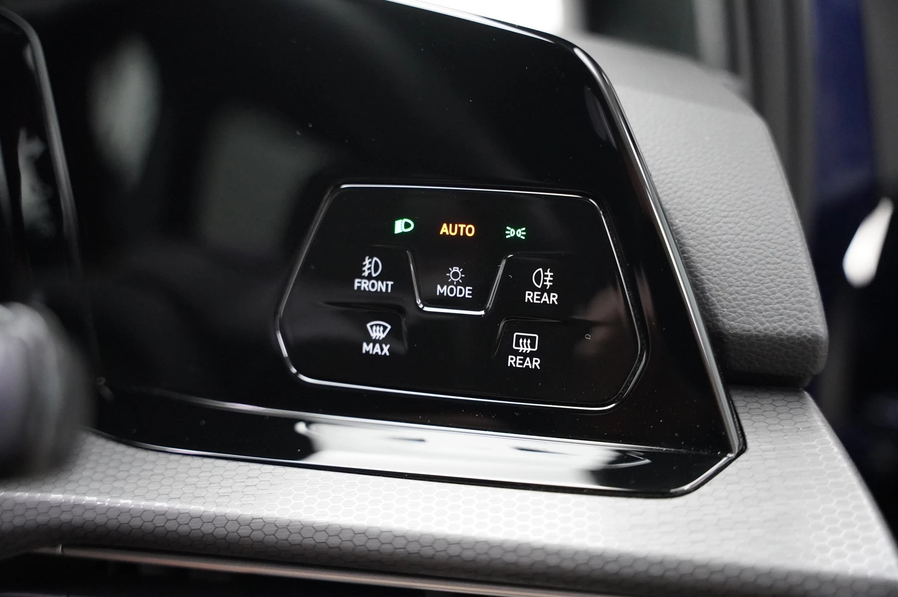 Volkswagen-Golf-image-18