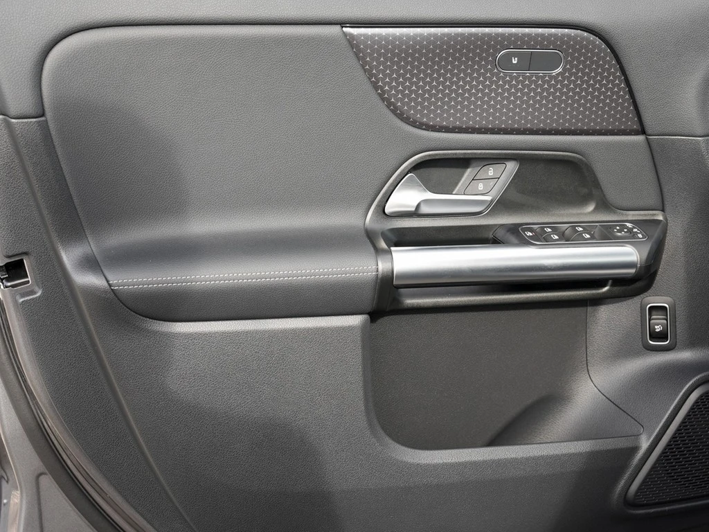 Mercedes-Benz-GLA-image-17