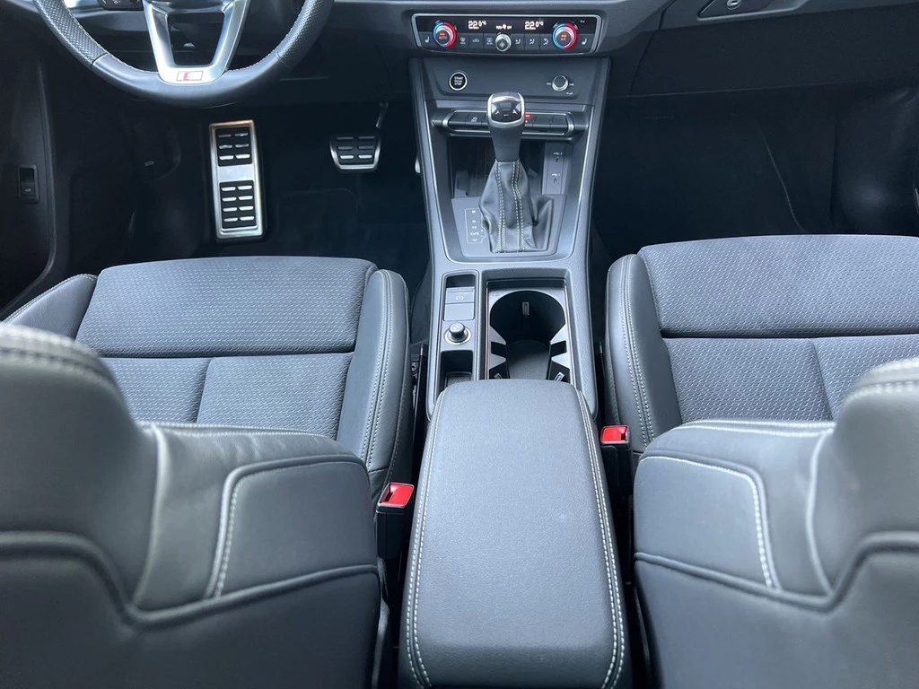 Audi Q3 S line 35 TFSI S tronic *Standhzg*Pano*AHK*