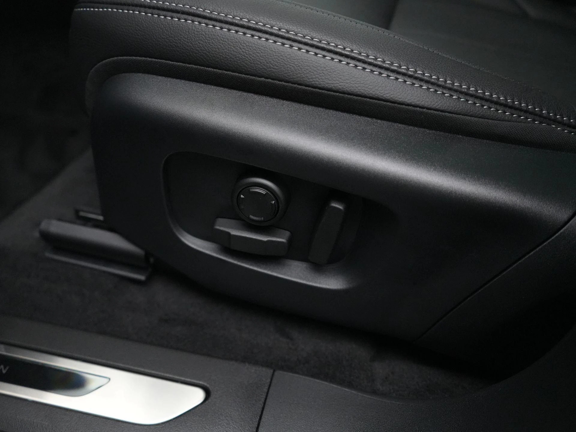 Land Rover-Range Rover Evoque-image-38