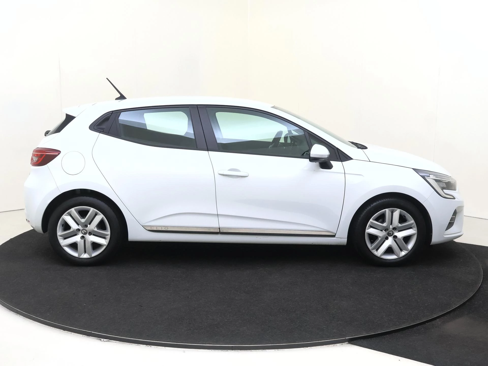 Renault-Clio-image-8