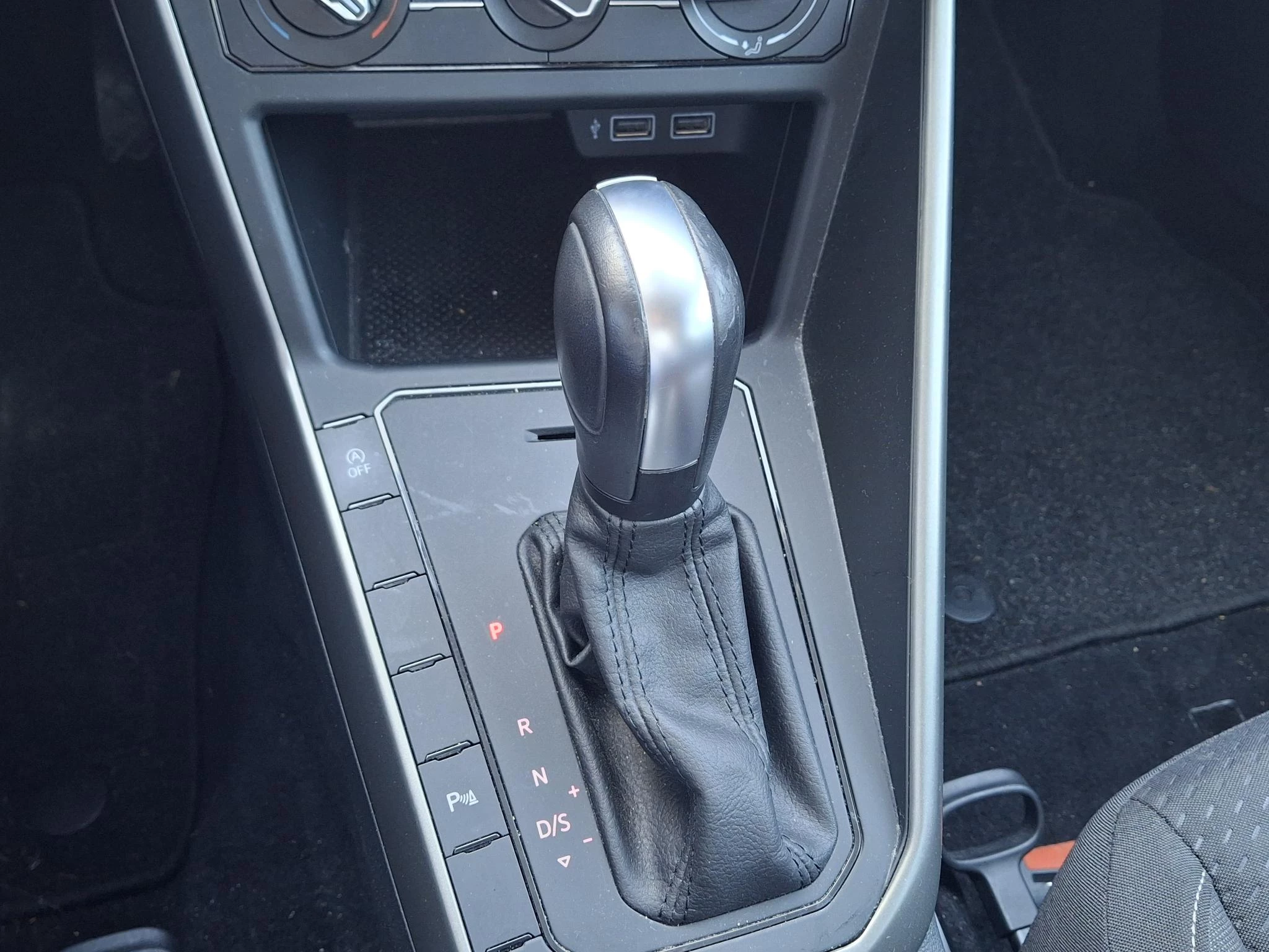 Volkswagen-Polo-image-17