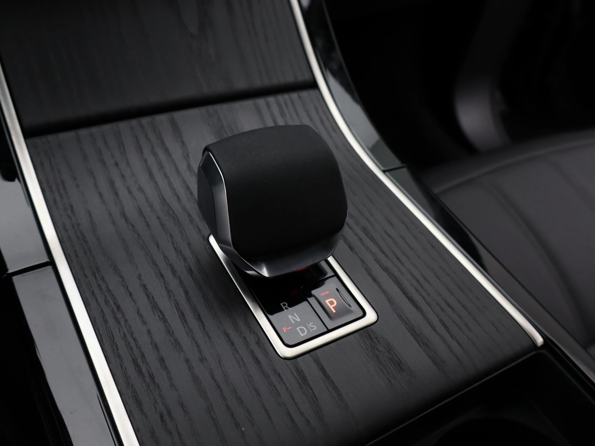 Land Rover-Range Rover Evoque-image-17