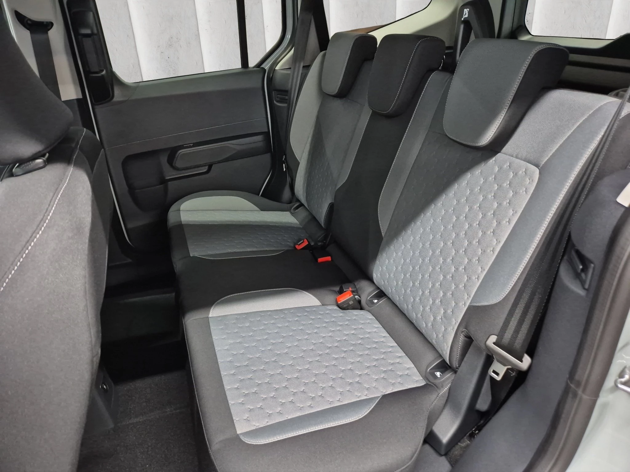 Ford-Tourneo Courier-image-10