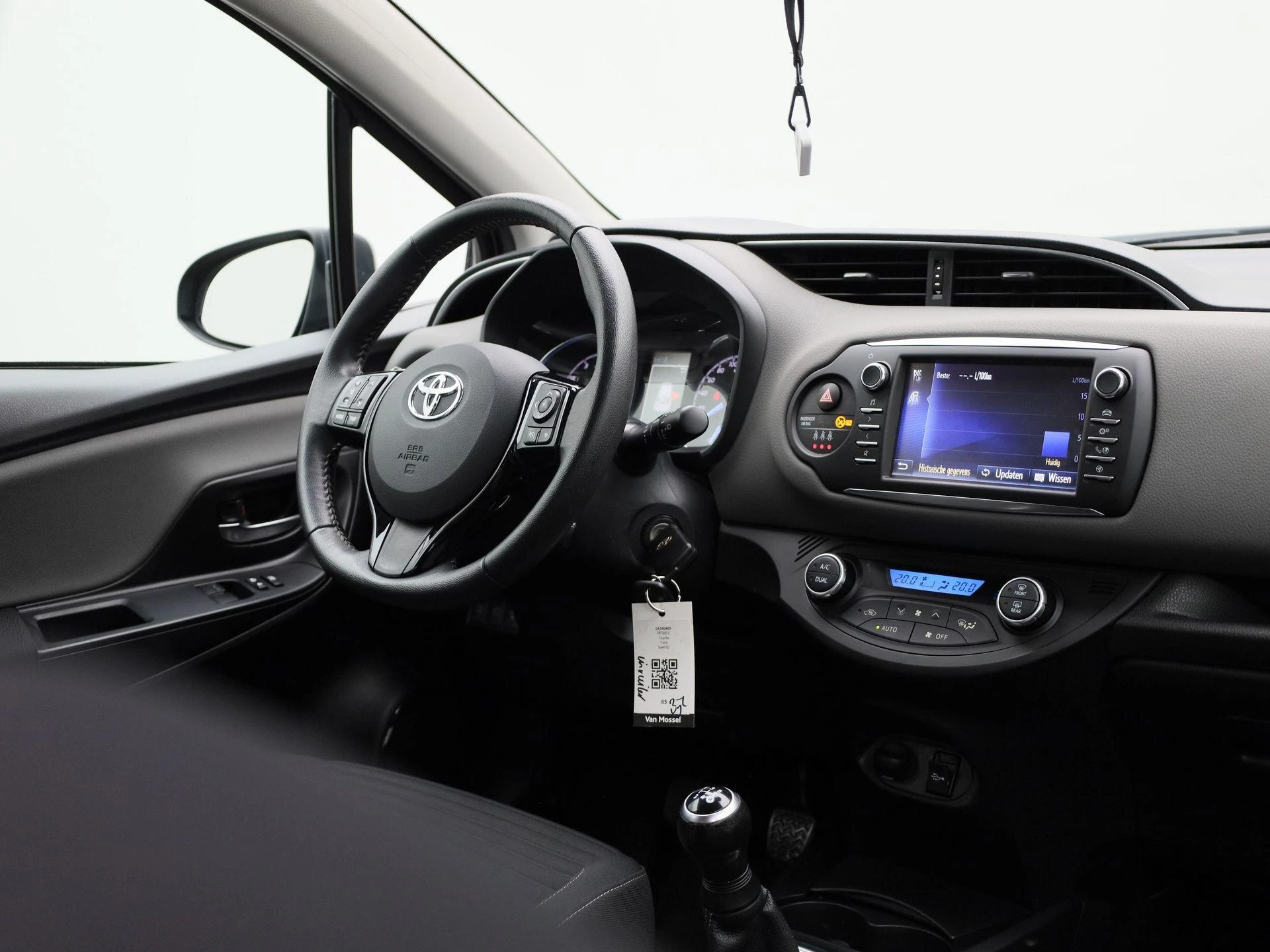 Toyota-Yaris-image-32