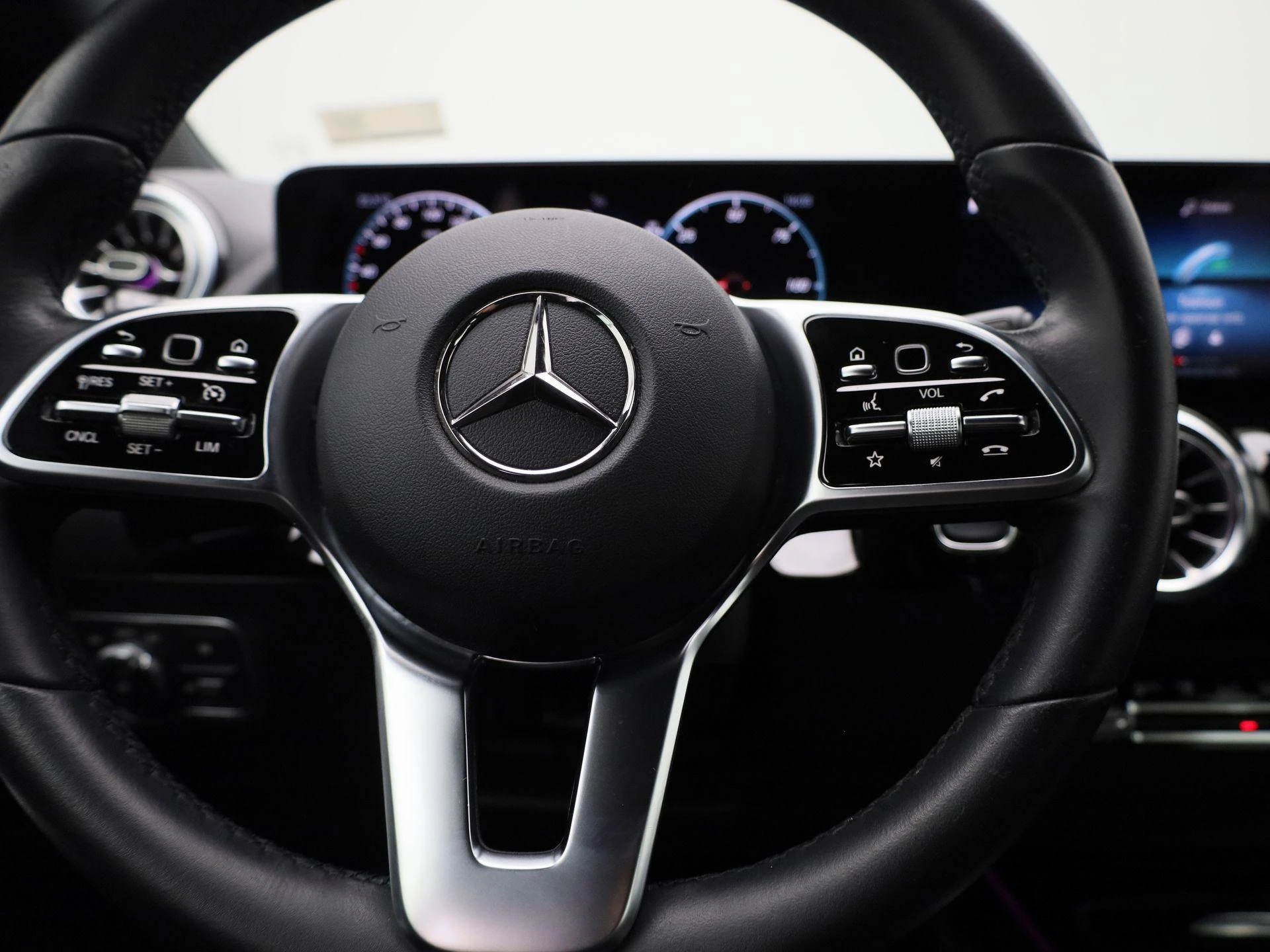 Mercedes-Benz-EQA-image-6