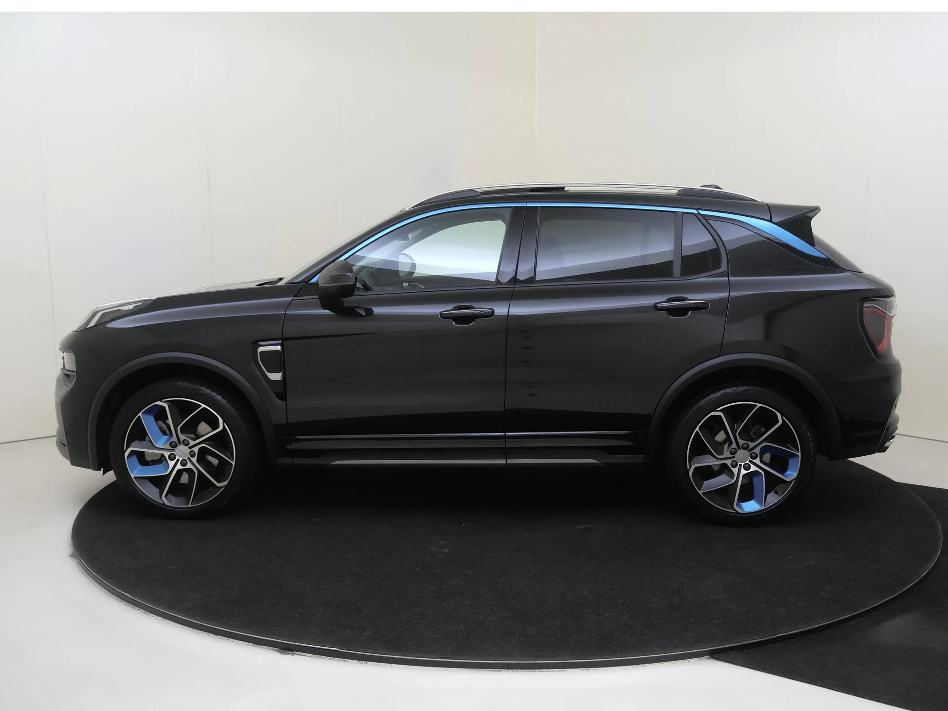 Lynk & Co-01-image-7