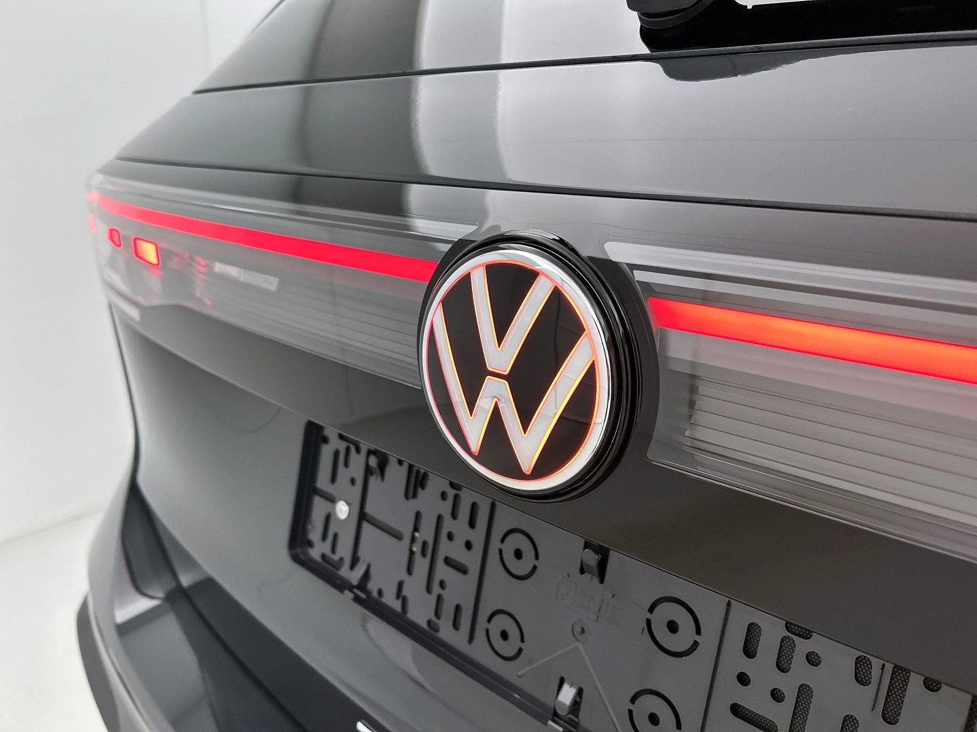 Volkswagen-Tiguan-image-25