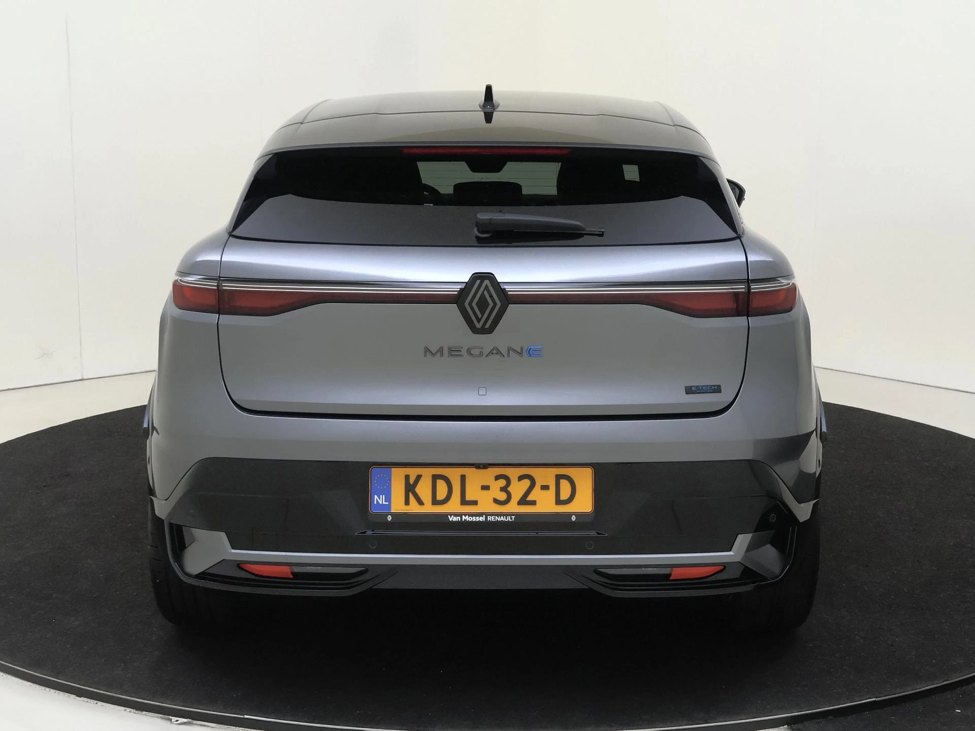Renault-Megane E-Tech-image-6