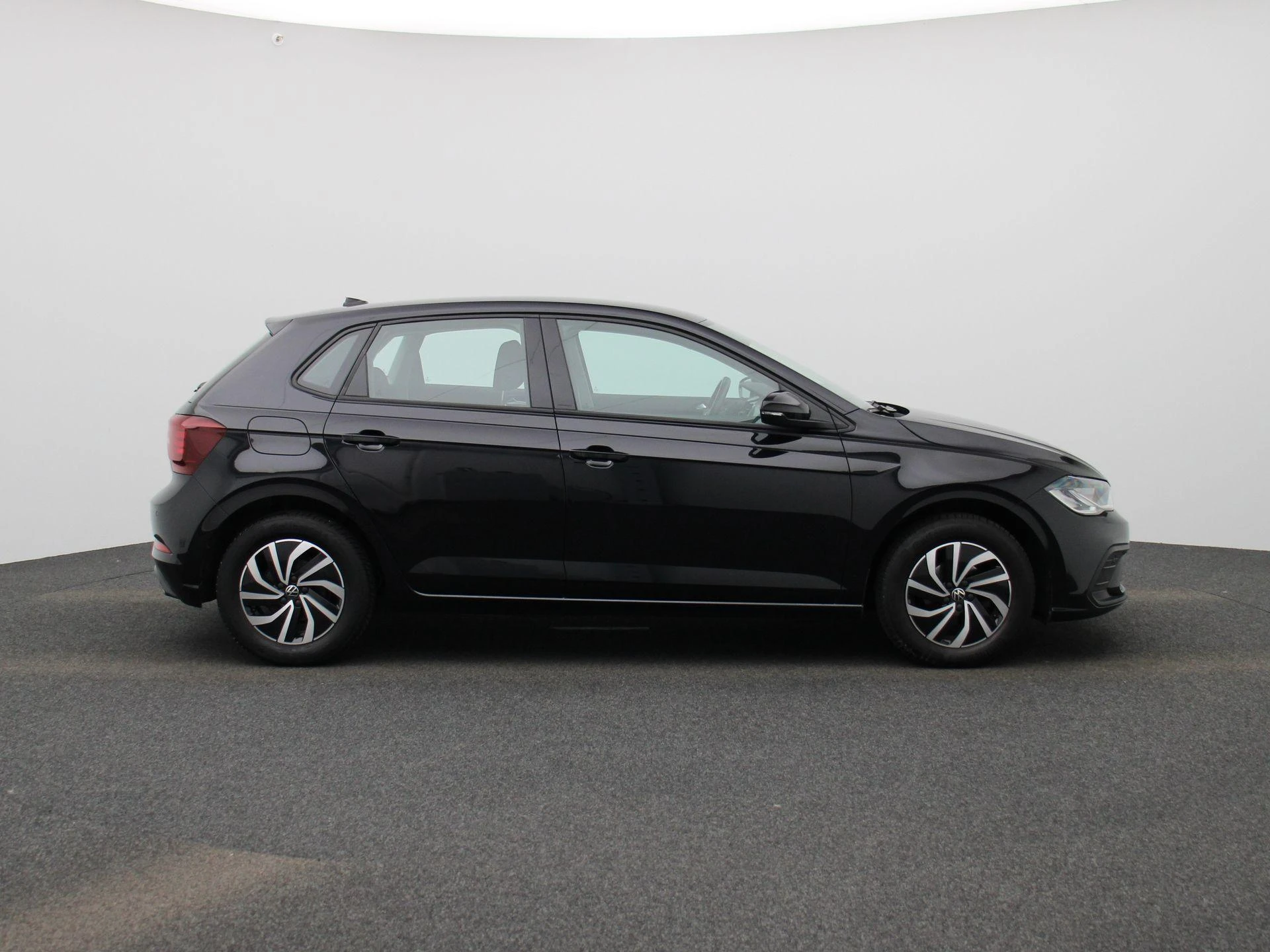 Volkswagen-Polo-image-5