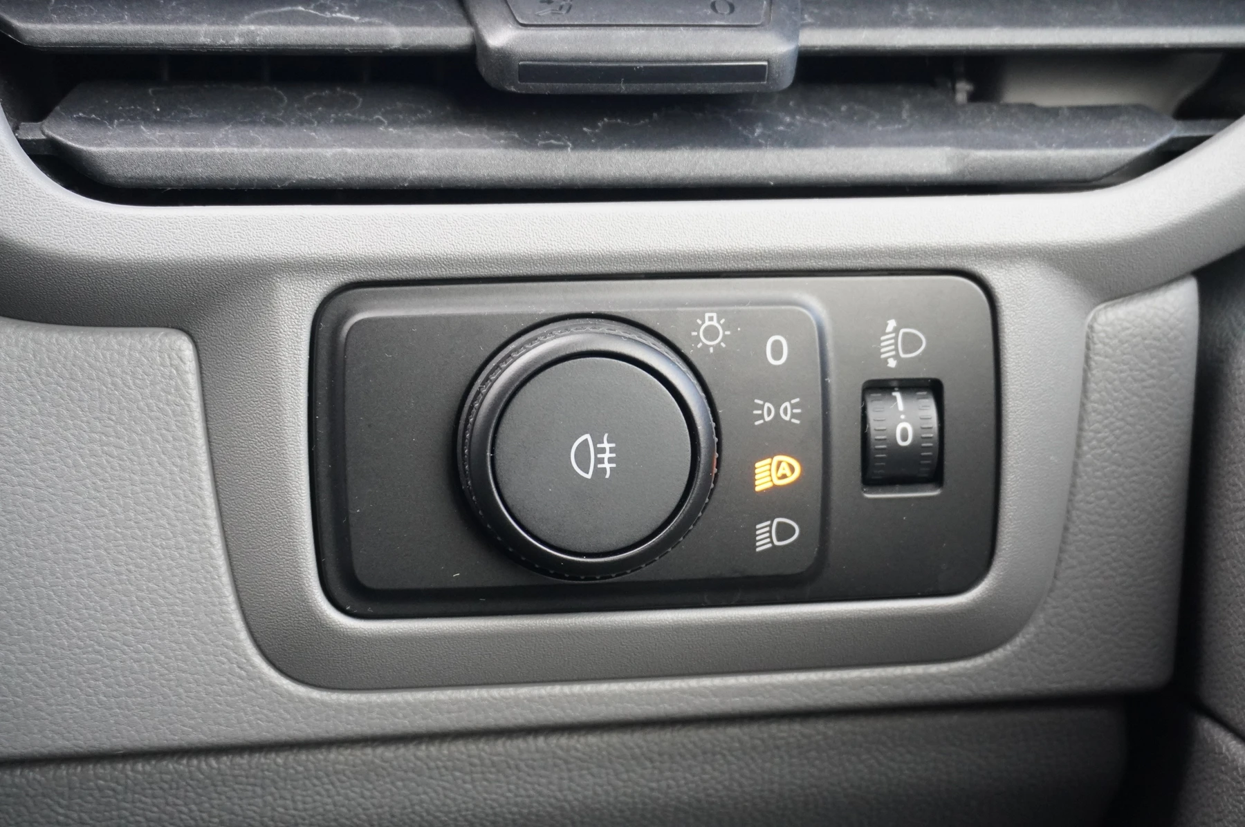 Volkswagen-Transporter-image-29