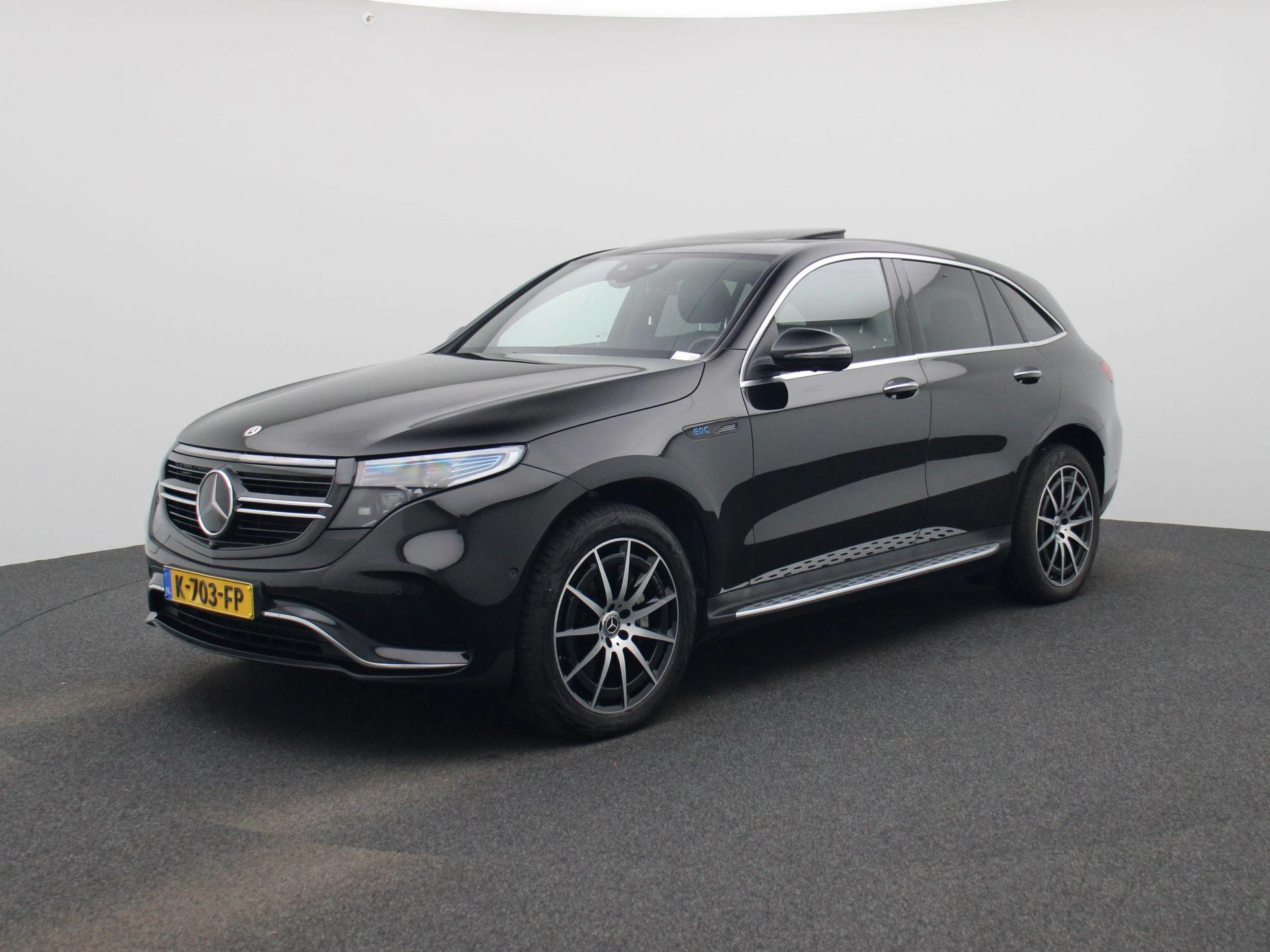 Mercedes-Benz-EQC-image-0