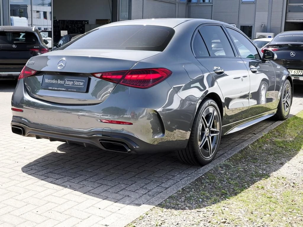 Mercedes-Benz-C-Klasse 300 d-image-5