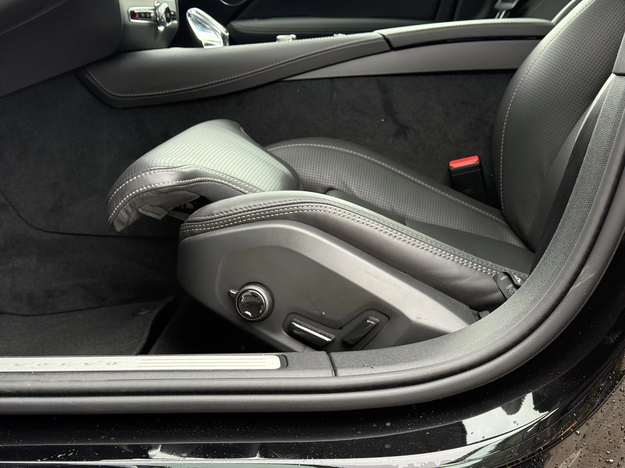 Volvo V60 T8 Plug-in hybrid AWD Ultra Dark