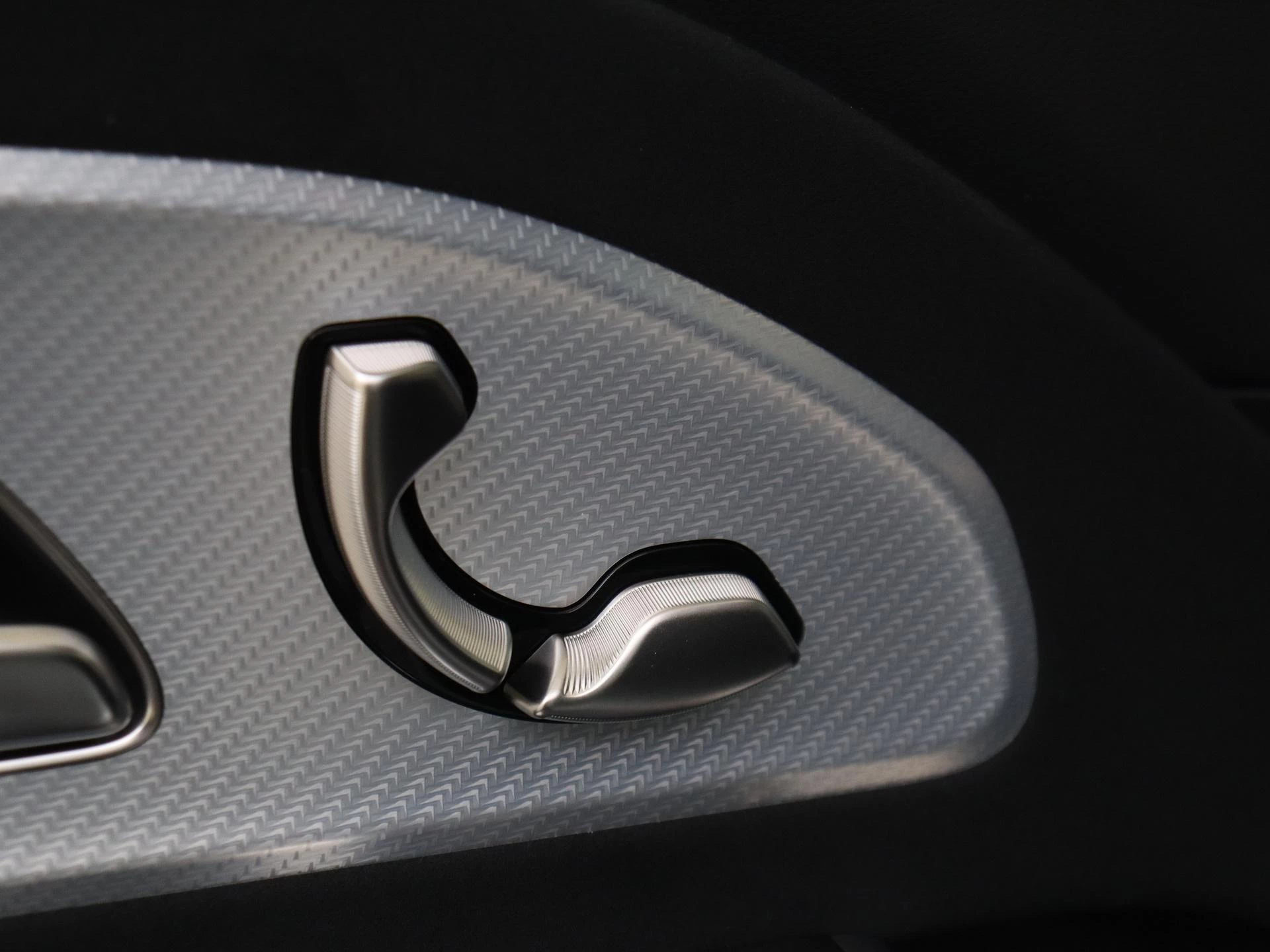 Mercedes-Benz-GLB-image-23