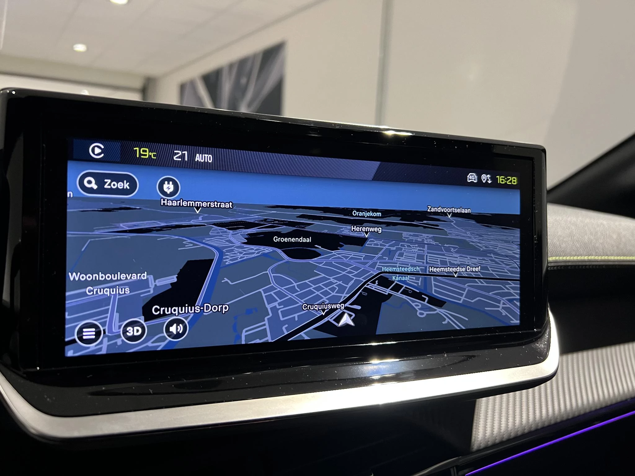 Peugeot-e-208-image-11