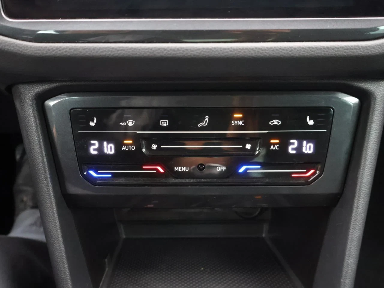 Volkswagen-Tiguan-image-12